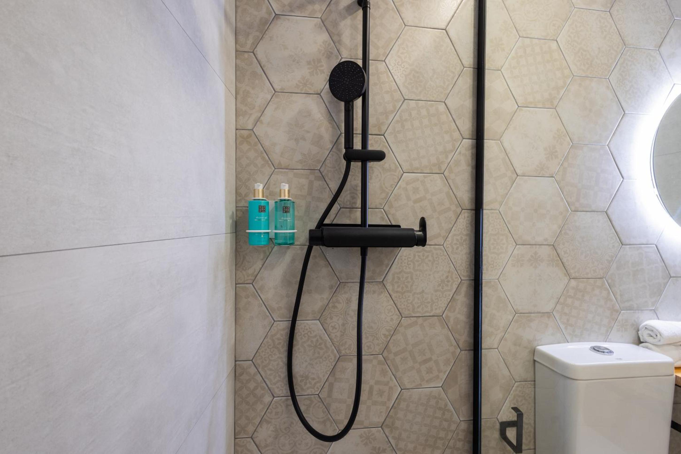 FLORIT FLATS - Trafalgar Arts & Port Suites