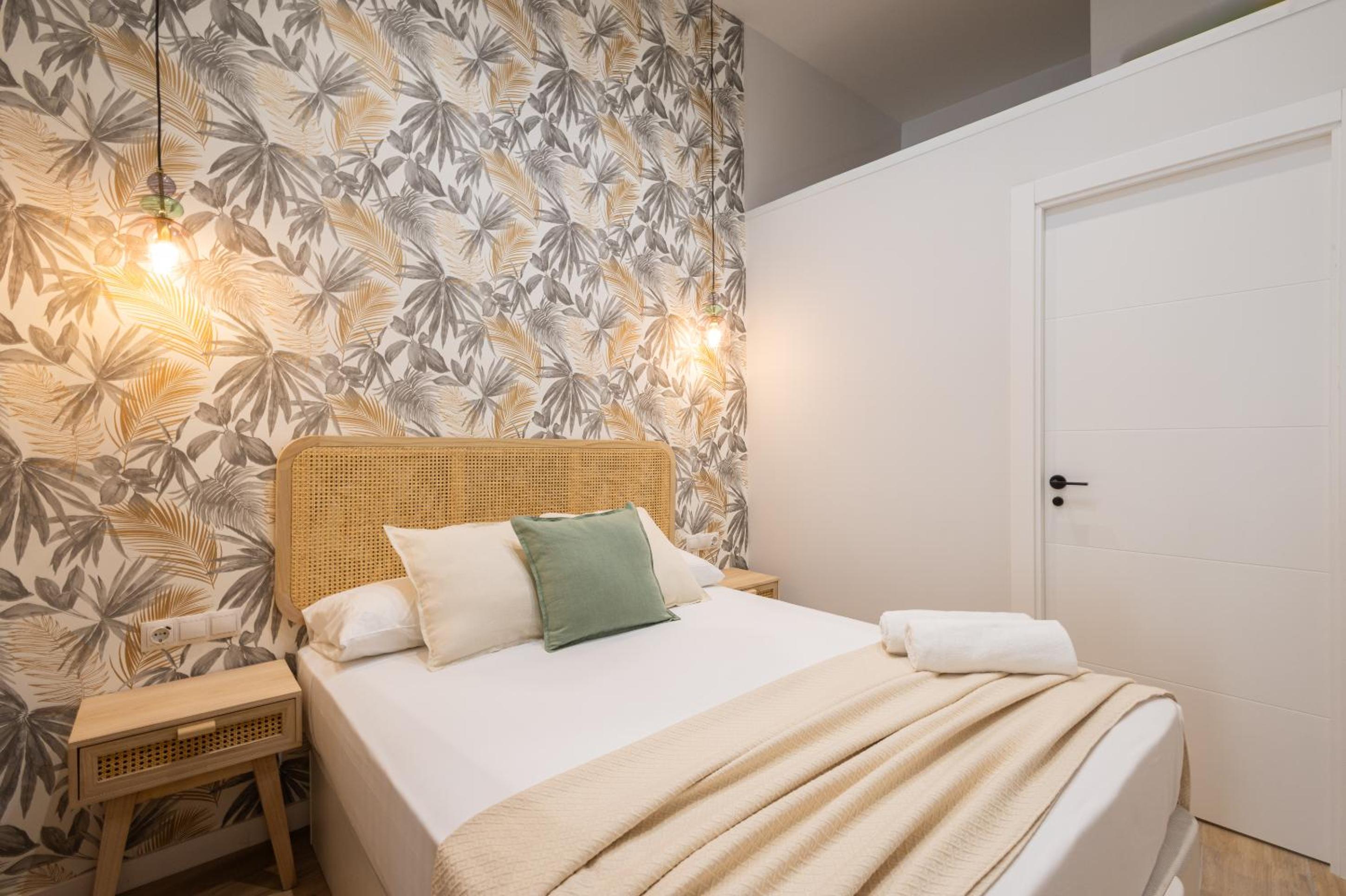 FLORIT FLATS - Trafalgar Arts & Port Suites