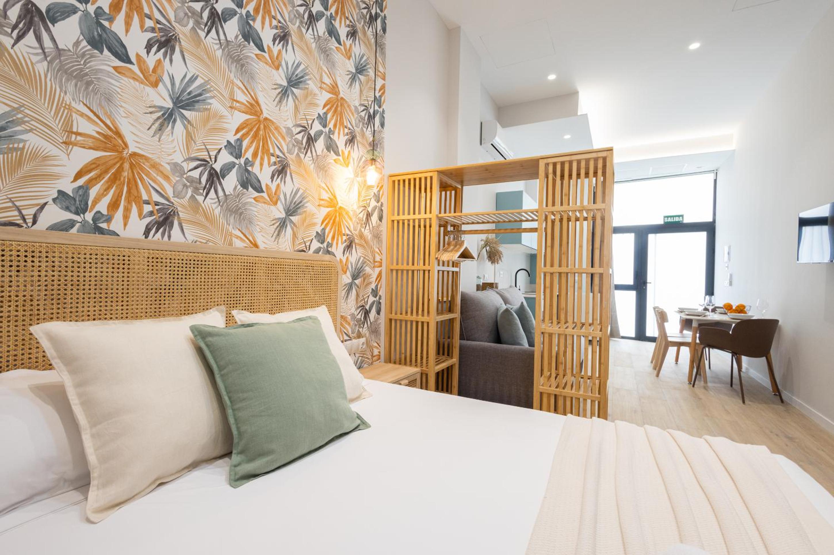 FLORIT FLATS - Trafalgar Arts & Port Suites