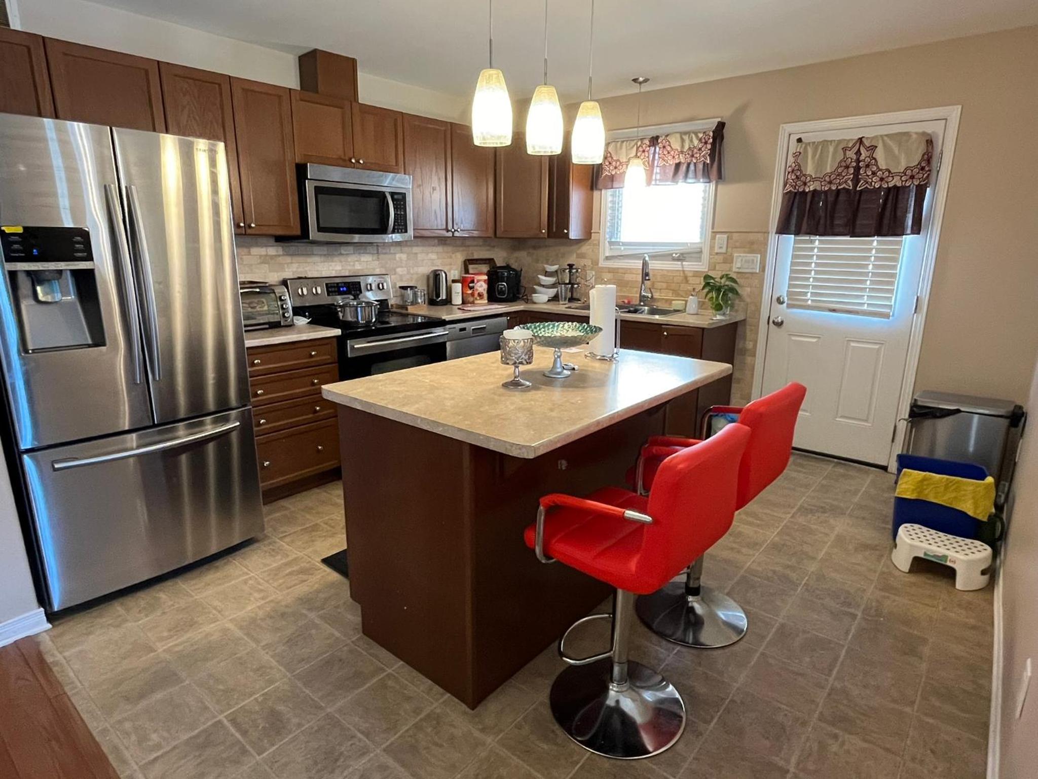 Spacious and Charming Bungalow Retreat (Close to Many Amenities)