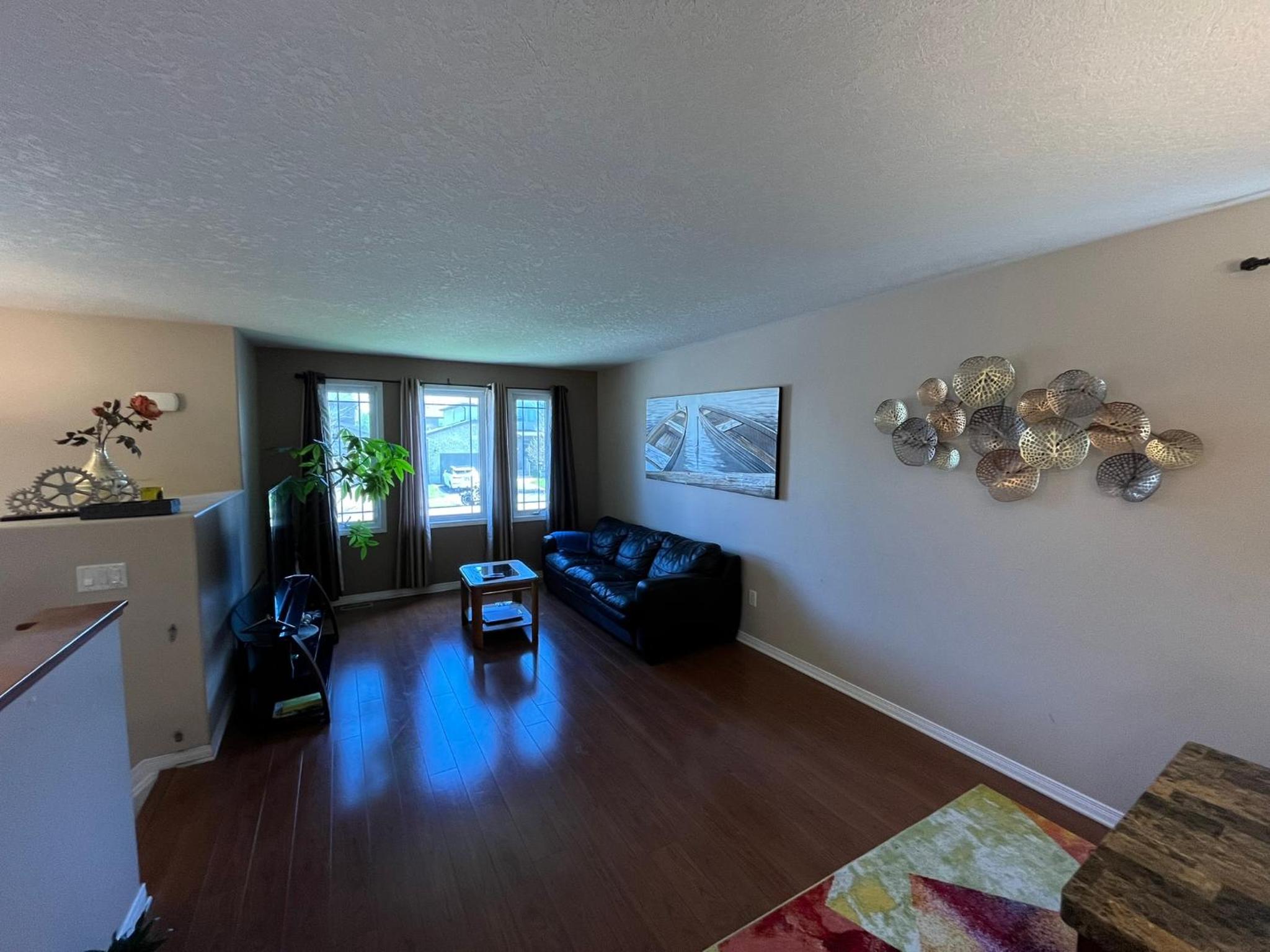 Spacious and Charming Bungalow Retreat (Close to Many Amenities)