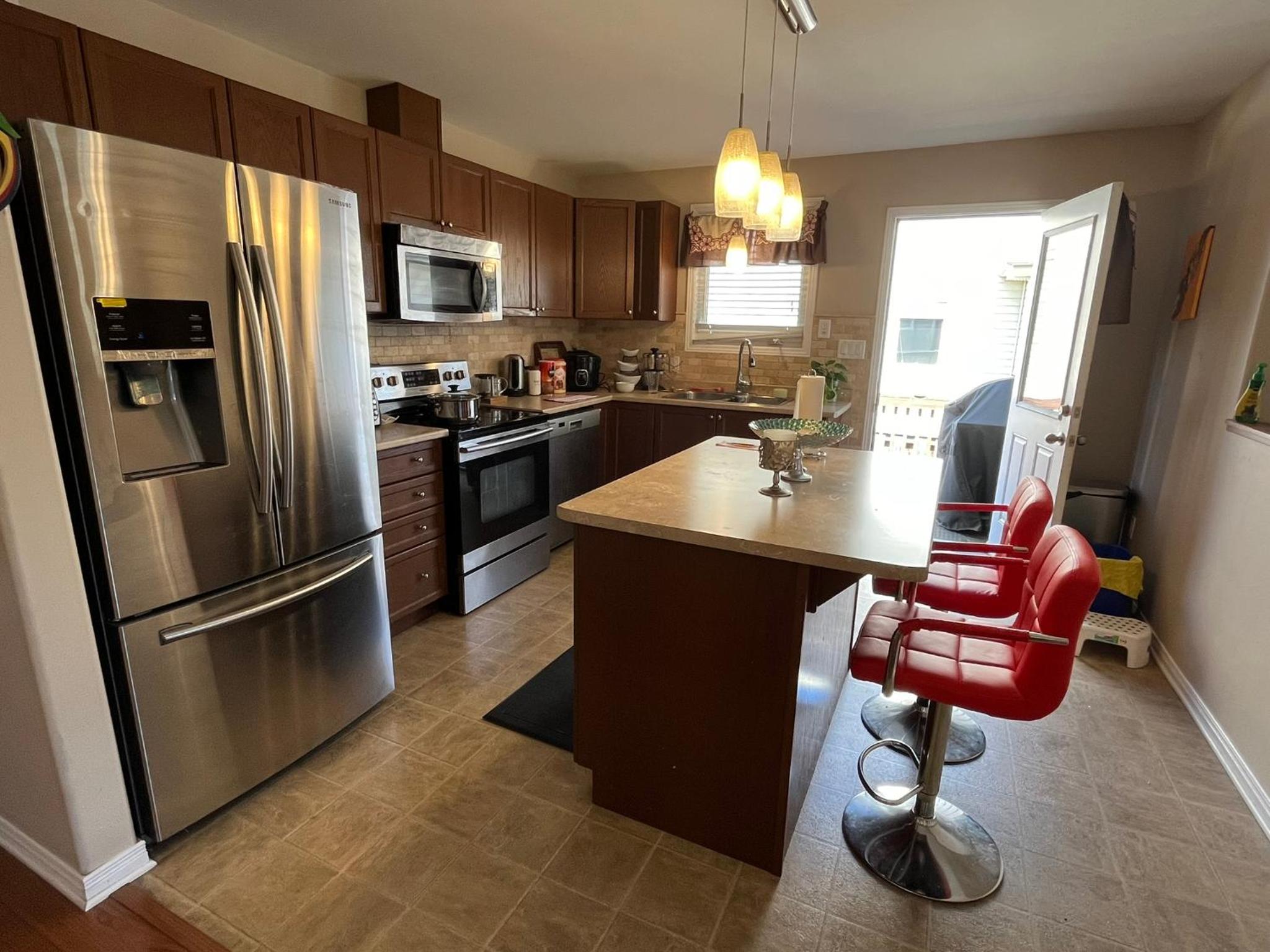 Spacious and Charming Bungalow Retreat (Close to Many Amenities)