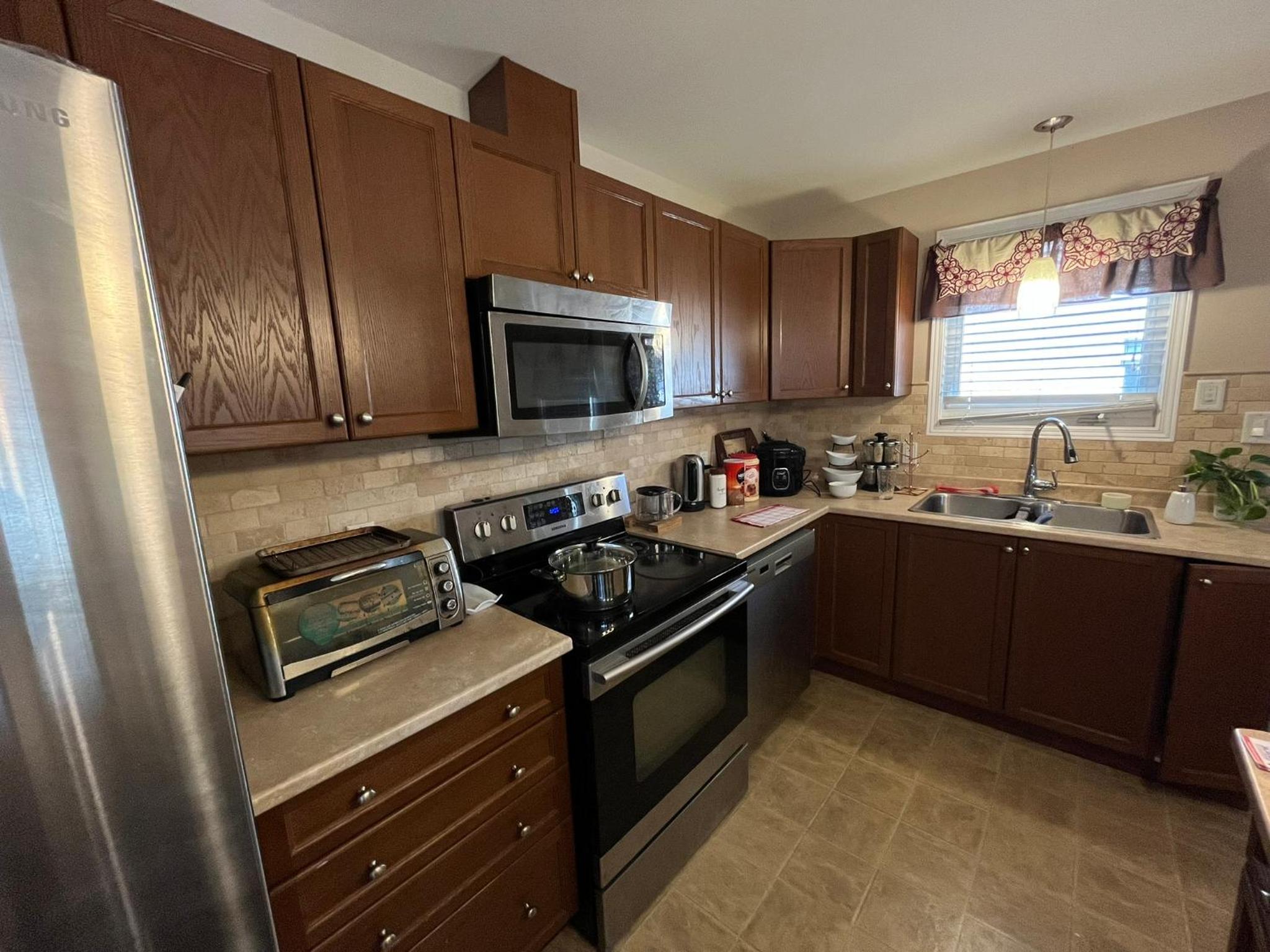 Spacious and Charming Bungalow Retreat (Close to Many Amenities)