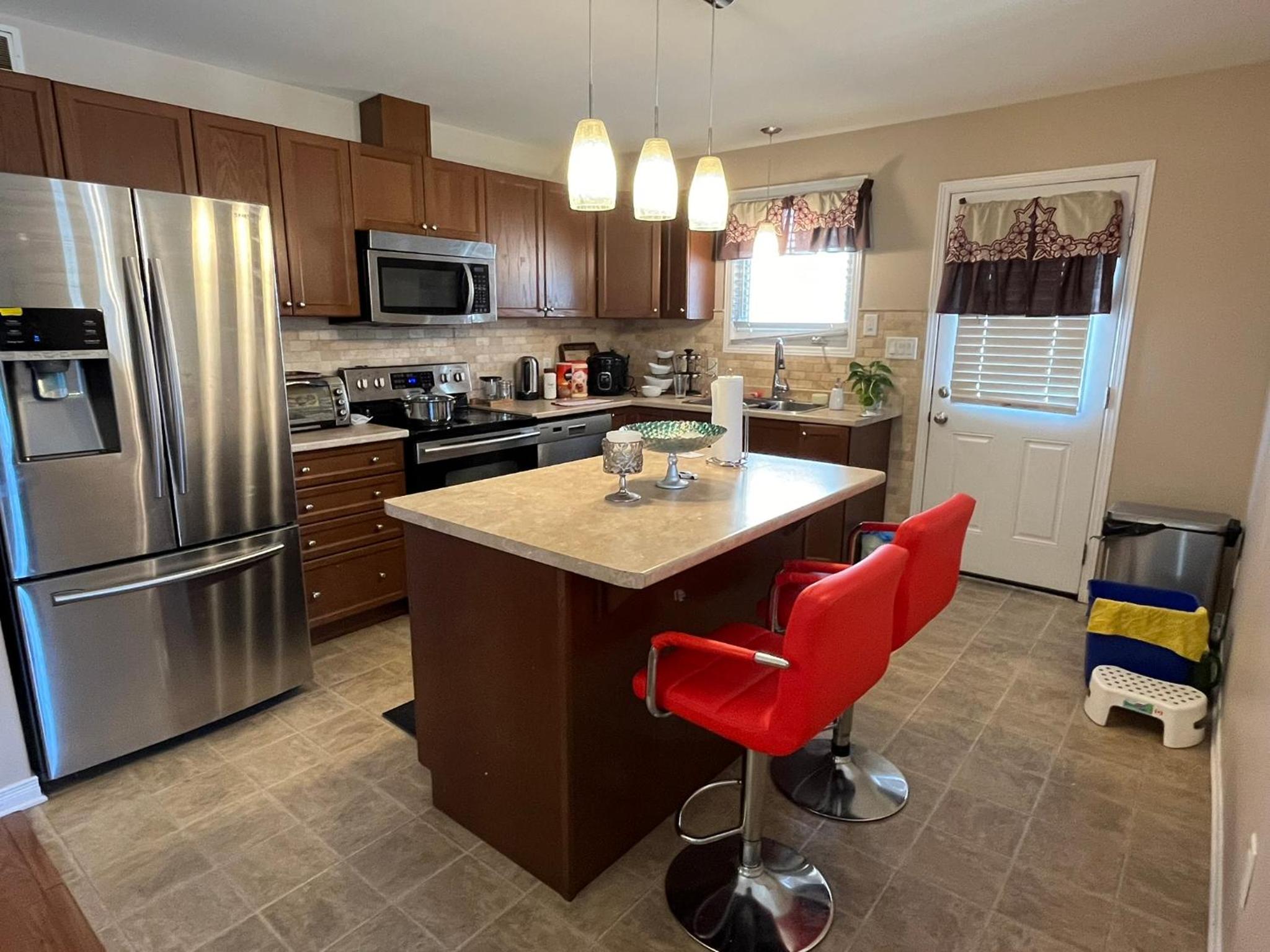 Spacious and Charming Bungalow Retreat (Close to Many Amenities)
