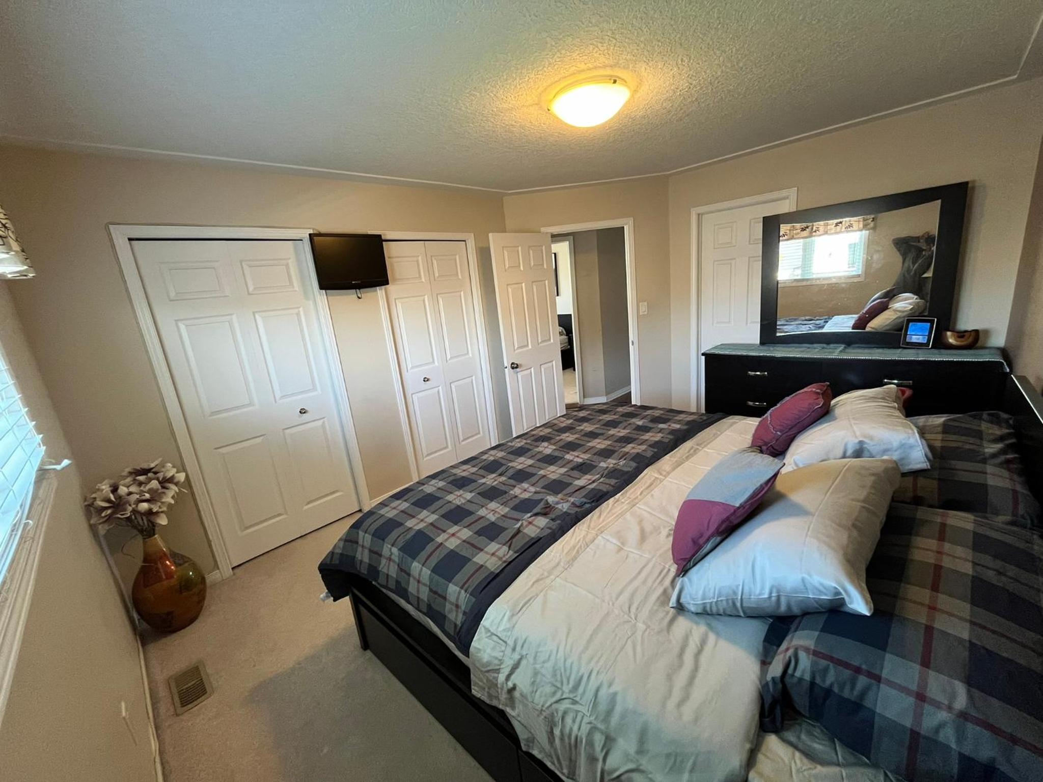 Spacious and Charming Bungalow Retreat (Close to Many Amenities)