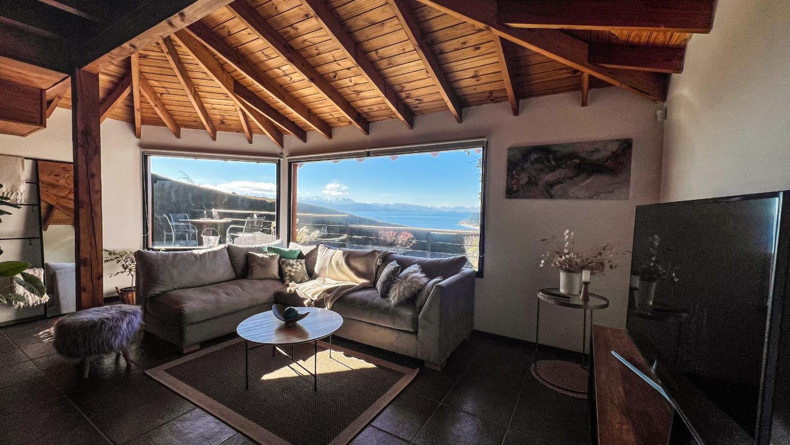 RentUp - Bariloche Casa con vista al Lago y Cerro Villegas