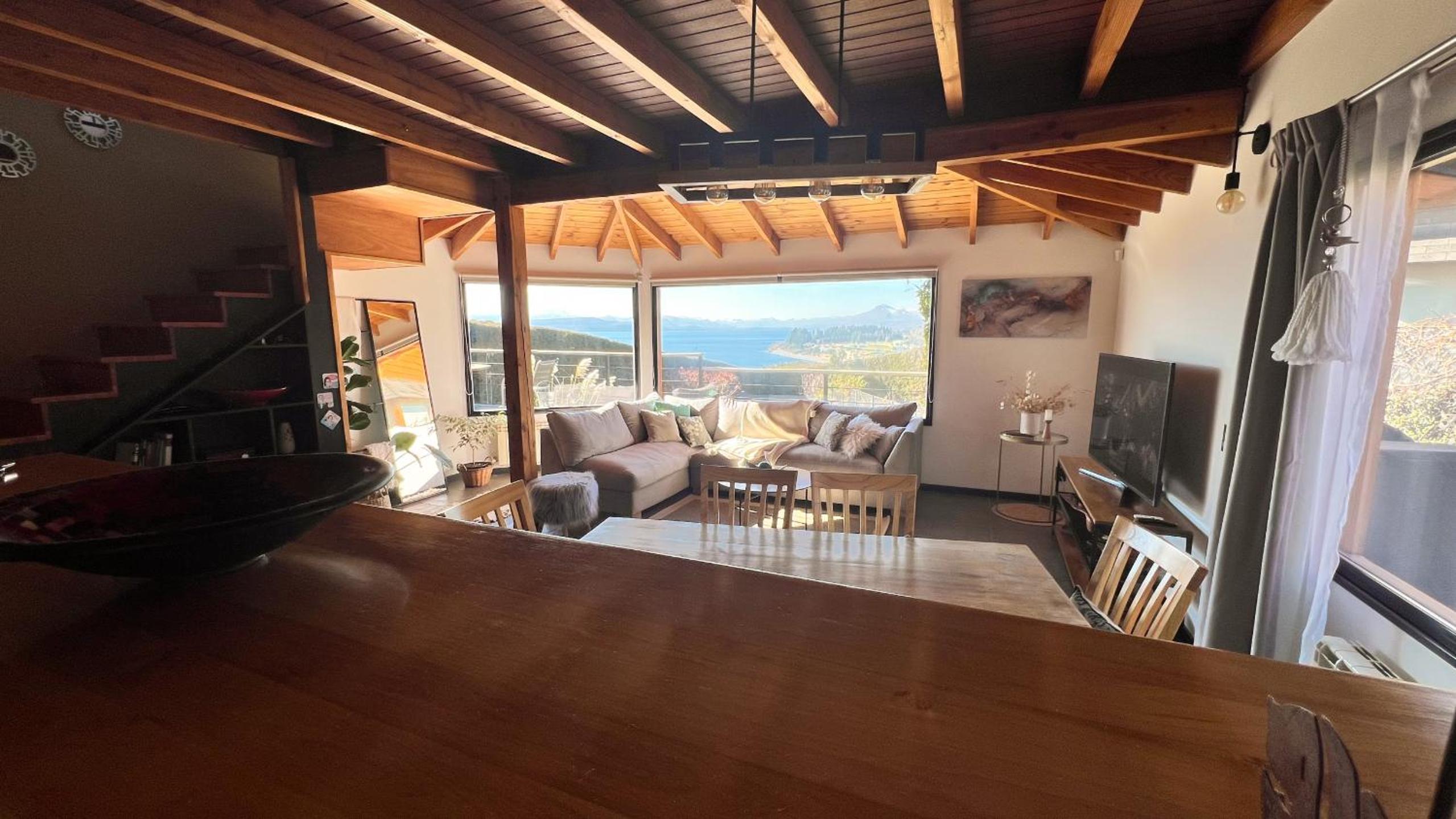 RentUp - Bariloche Casa con vista al Lago y Cerro Villegas