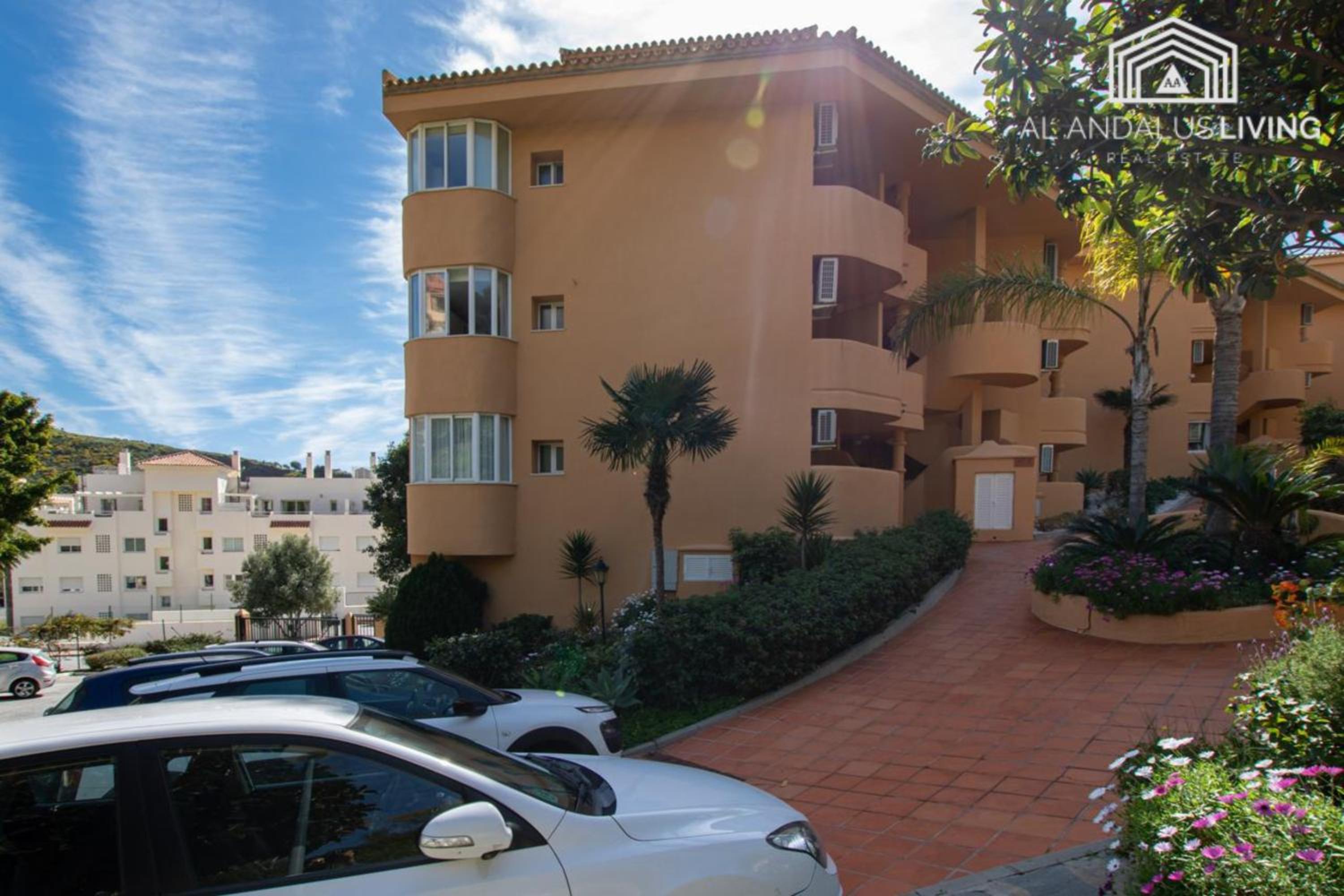 Large and cozy ground floor apartment in Calahonda, Mijas Costa view 3