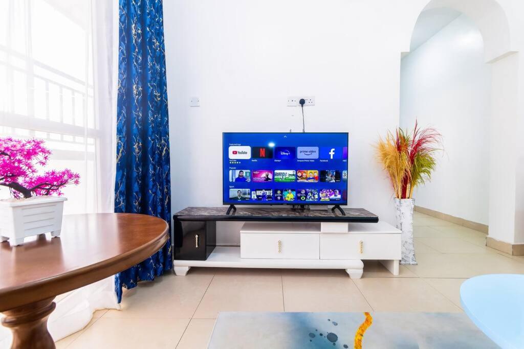 Savannah Bstan Luxury Apartment view 3