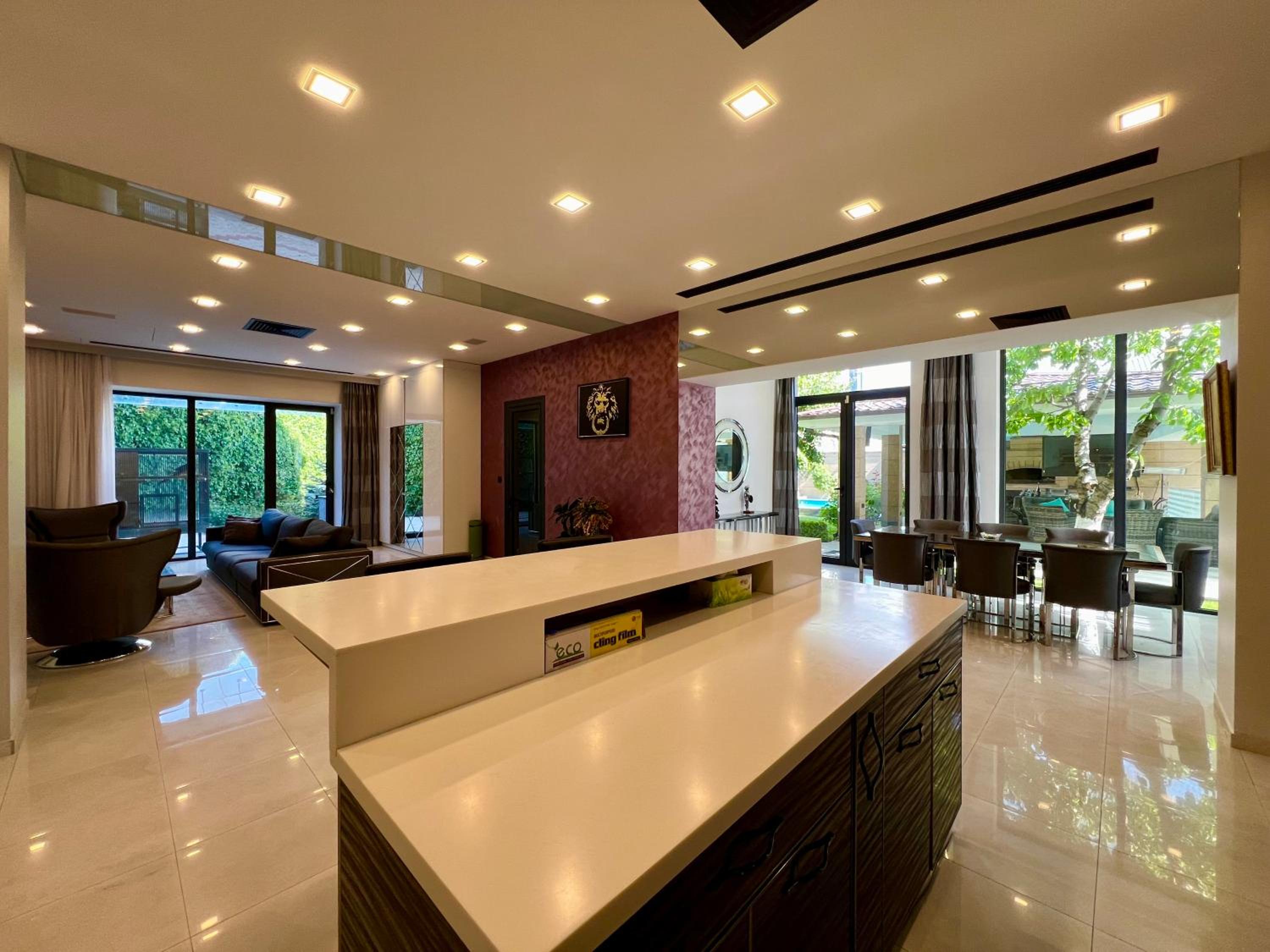 Luxury villa with Pool and Jacuzzi