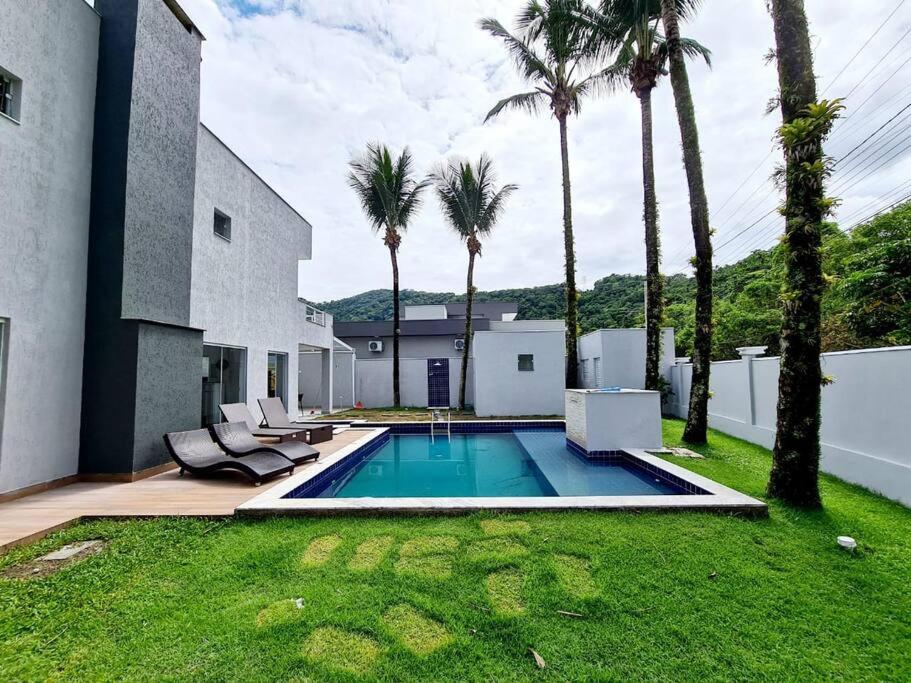 Casa com Piscina - Cond Fechado em Caraguatatuba - Praia da Mococa