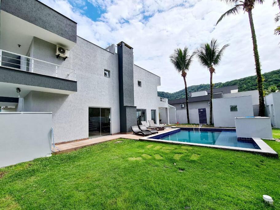 Casa com Piscina - Cond Fechado em Caraguatatuba - Praia da Mococa