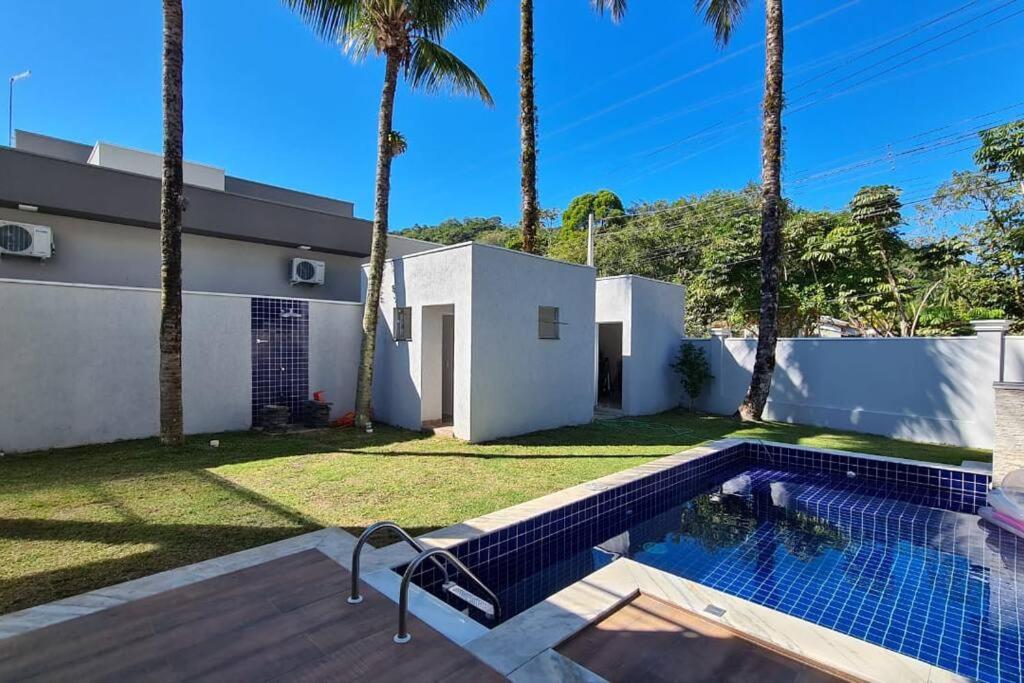 Casa com Piscina - Cond Fechado em Caraguatatuba - Praia da Mococa