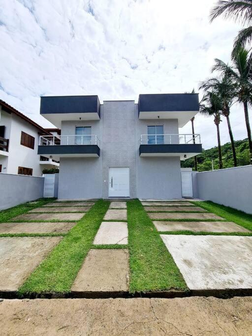 Casa com Piscina - Cond Fechado em Caraguatatuba - Praia da Mococa
