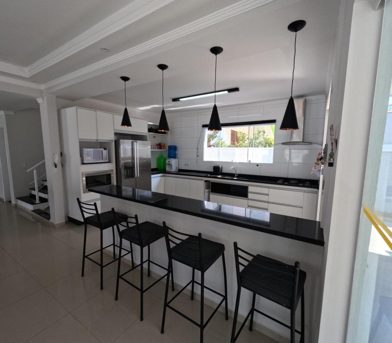 Casa com Piscina - Cond Fechado em Caraguatatuba - Praia da Mococa