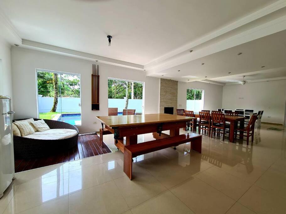 Casa com Piscina - Cond Fechado em Caraguatatuba - Praia da Mococa