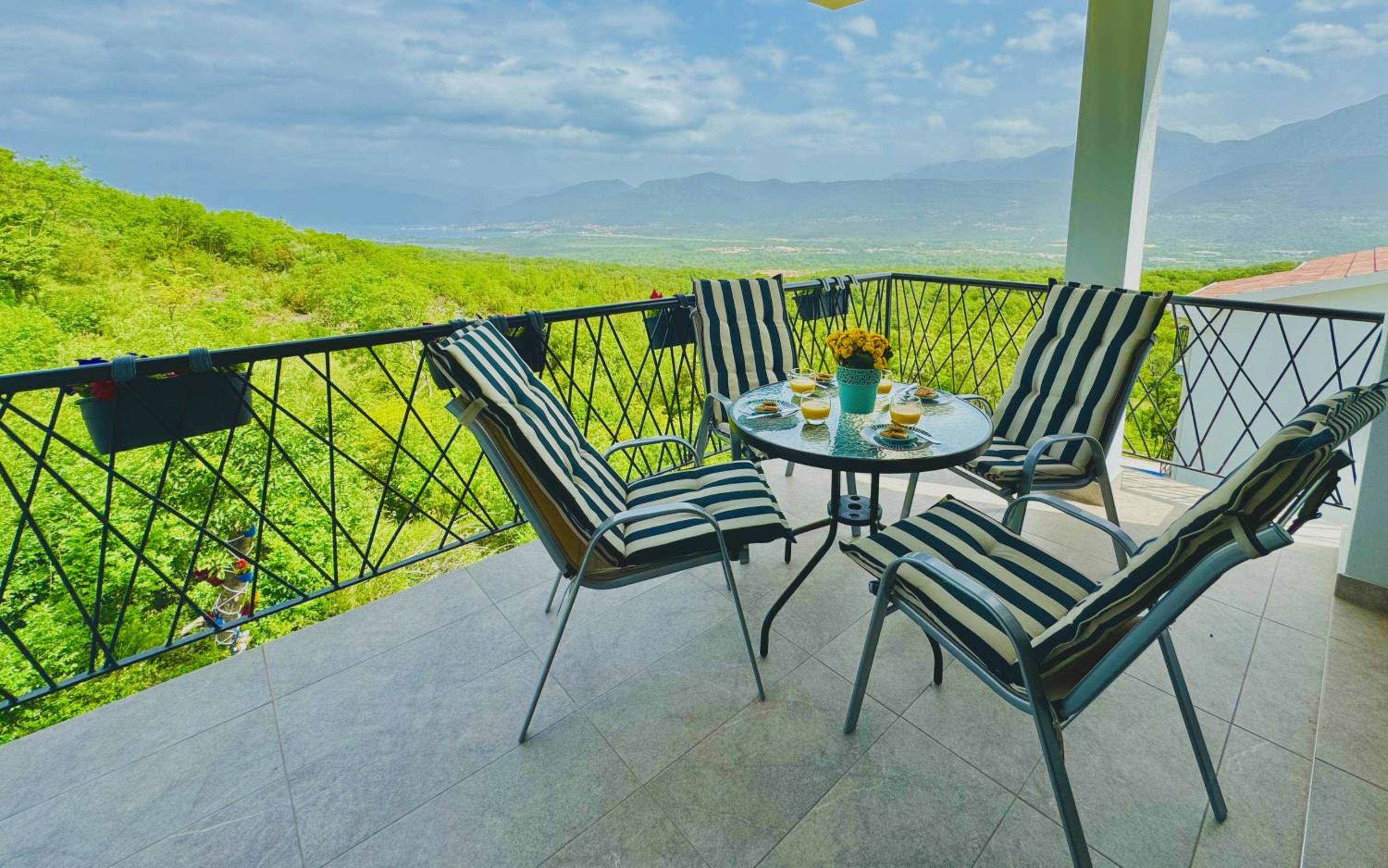 Boka horizont- villa with shared pool view 5