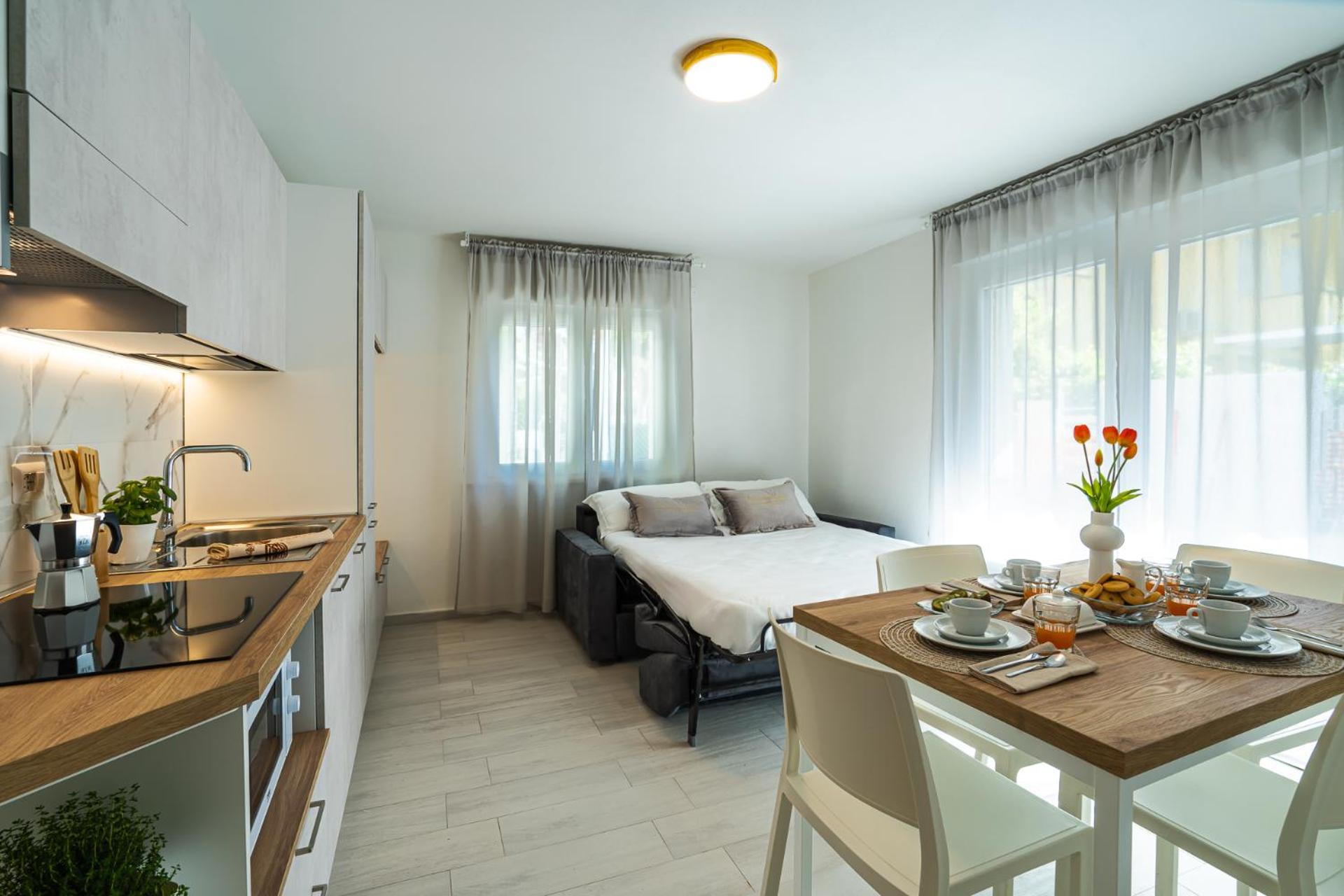 Villa Pra-tu Design Apartments a 100m dal Mare - P r a t u r e c c i Group photo 4