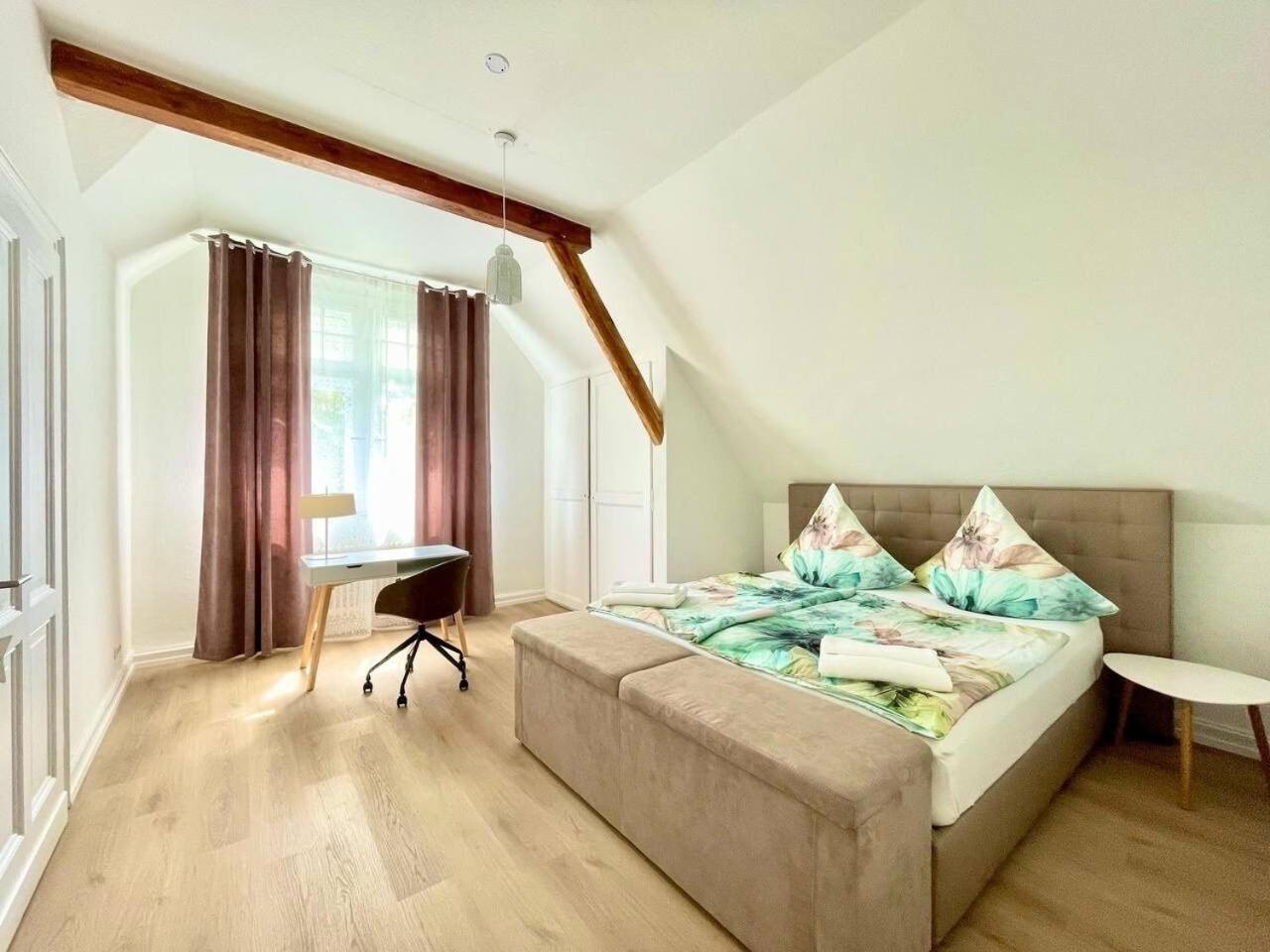 Ferienhaus Villa EMG Velbert nah Düsseldorf Essen Dortmund, Familien Gruppen bis 27 Personen, 3 Küchen, Kaminofen, Terrasse