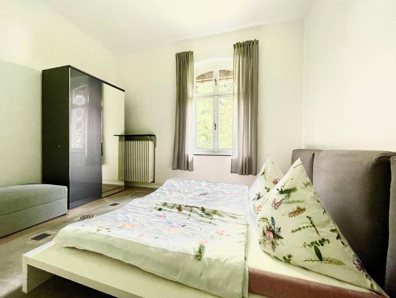 Ferienhaus Villa EMG Velbert nah Düsseldorf Essen Dortmund, Familien Gruppen bis 27 Personen, 3 Küchen, Kaminofen, Terrasse