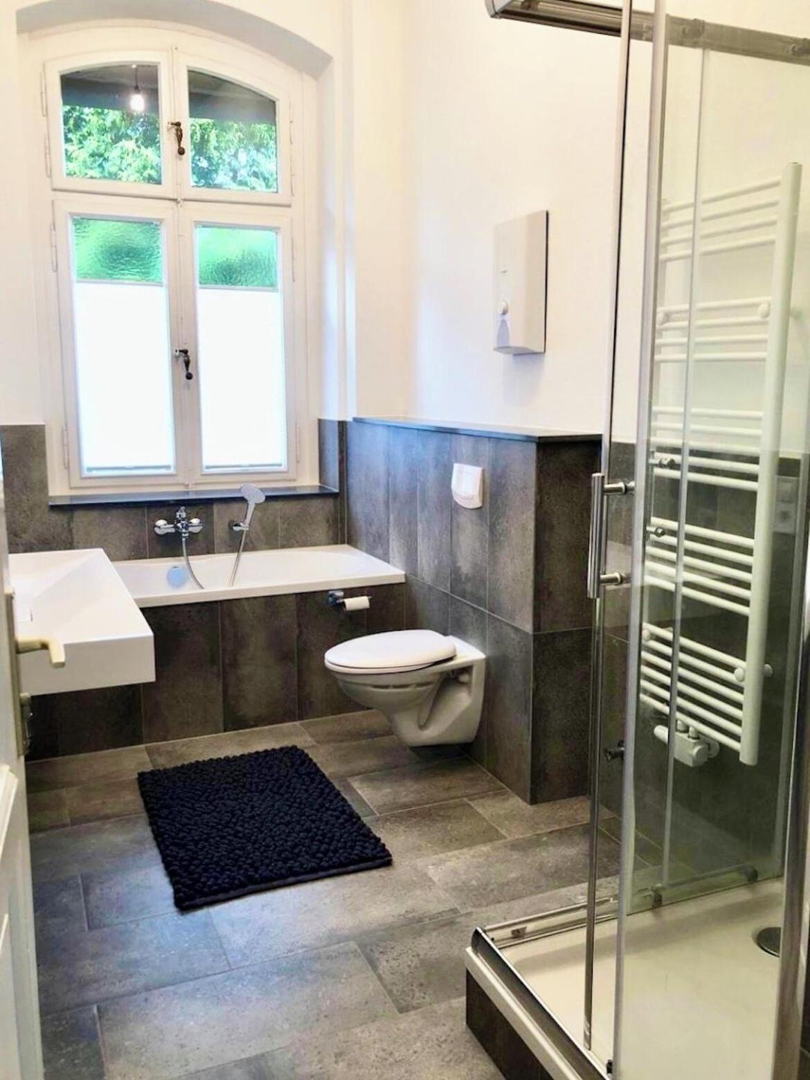 Ferienhaus Villa EMG Velbert nah Düsseldorf Essen Dortmund, Familien Gruppen bis 27 Personen, 3 Küchen, Kaminofen, Terrasse