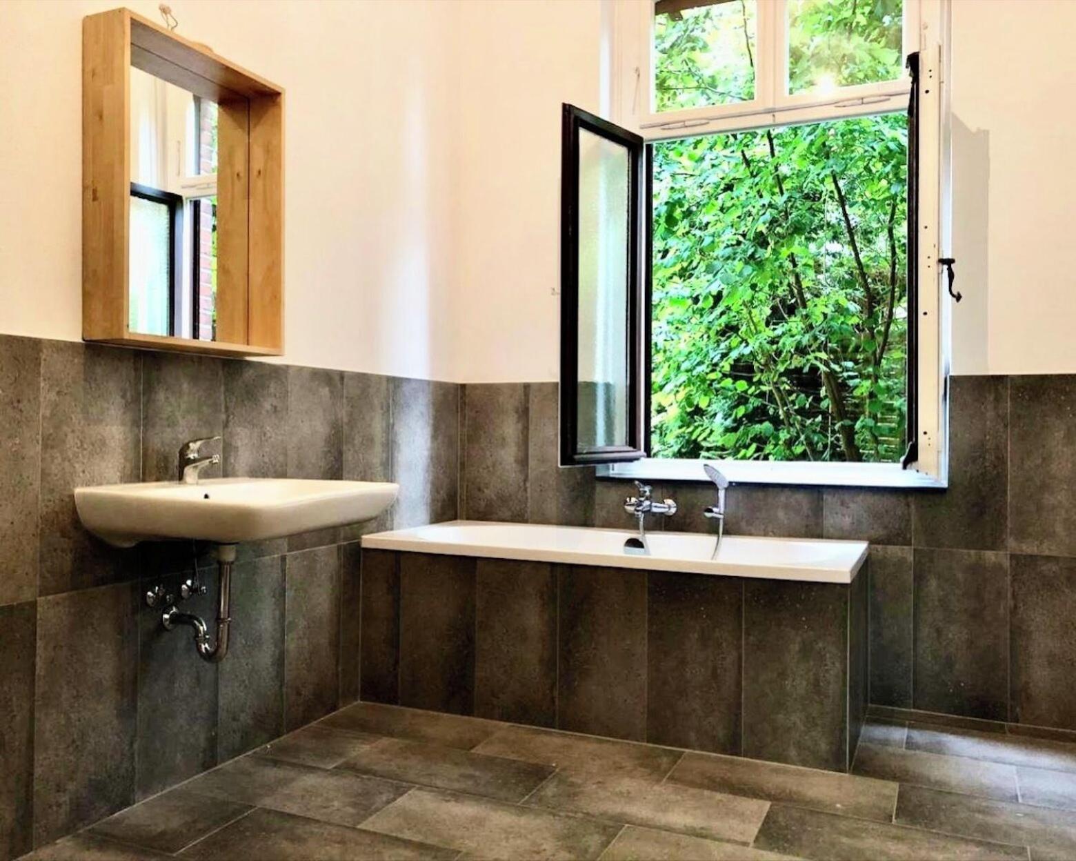 Ferienhaus Villa EMG Velbert nah Düsseldorf Essen Dortmund, Familien Gruppen bis 27 Personen, 3 Küchen, Kaminofen, Terrasse