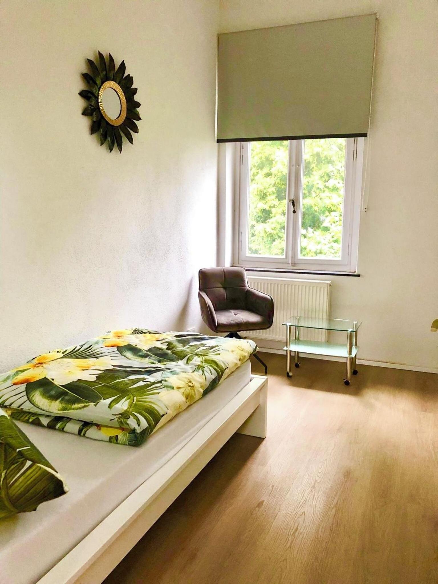 Ferienhaus Villa EMG Velbert nah Düsseldorf Essen Dortmund, Familien Gruppen bis 27 Personen, 3 Küchen, Kaminofen, Terrasse