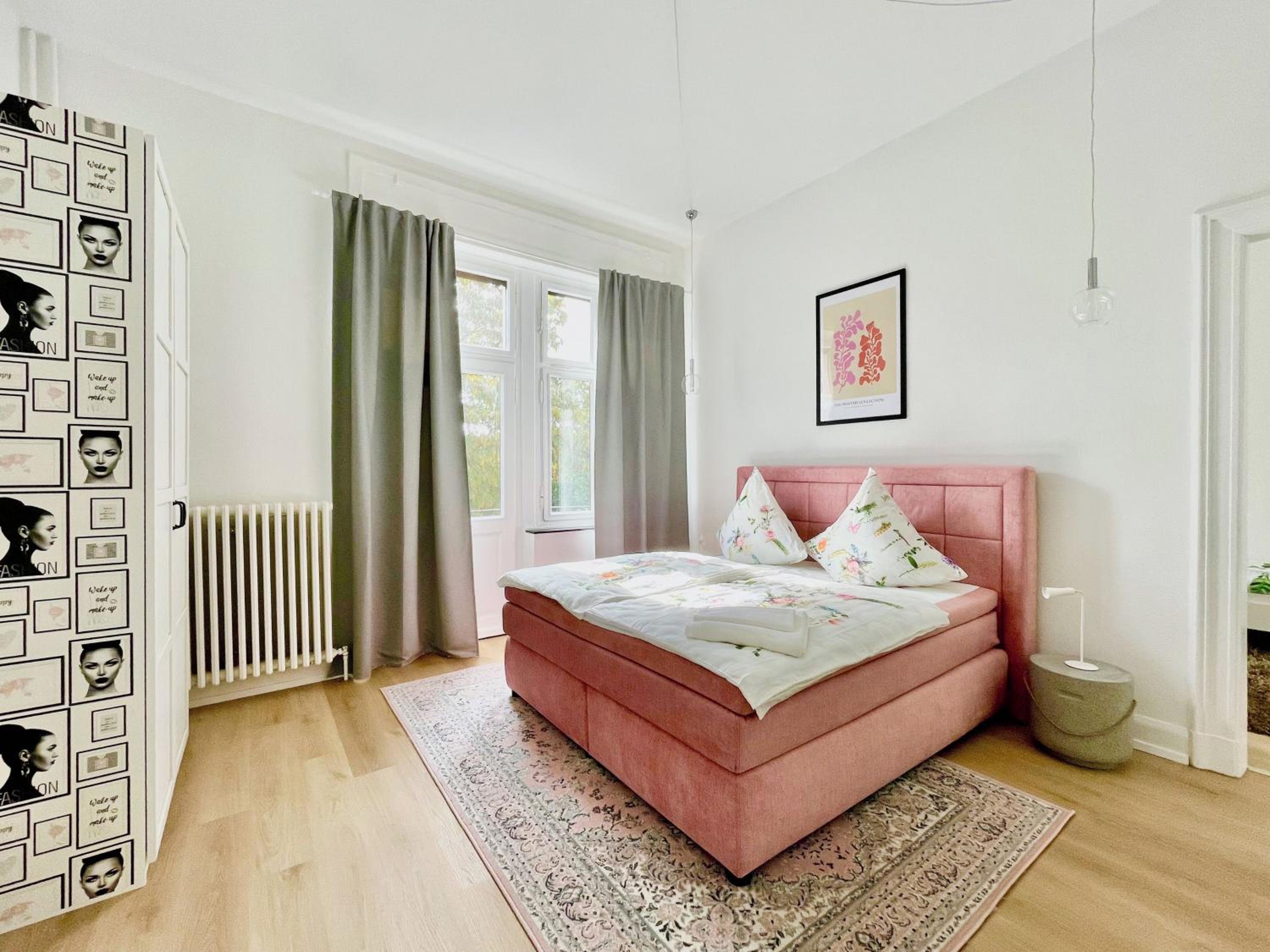 Ferienhaus Villa EMG Velbert nah Düsseldorf Essen Dortmund, Familien Gruppen bis 27 Personen, 3 Küchen, Kaminofen, Terrasse