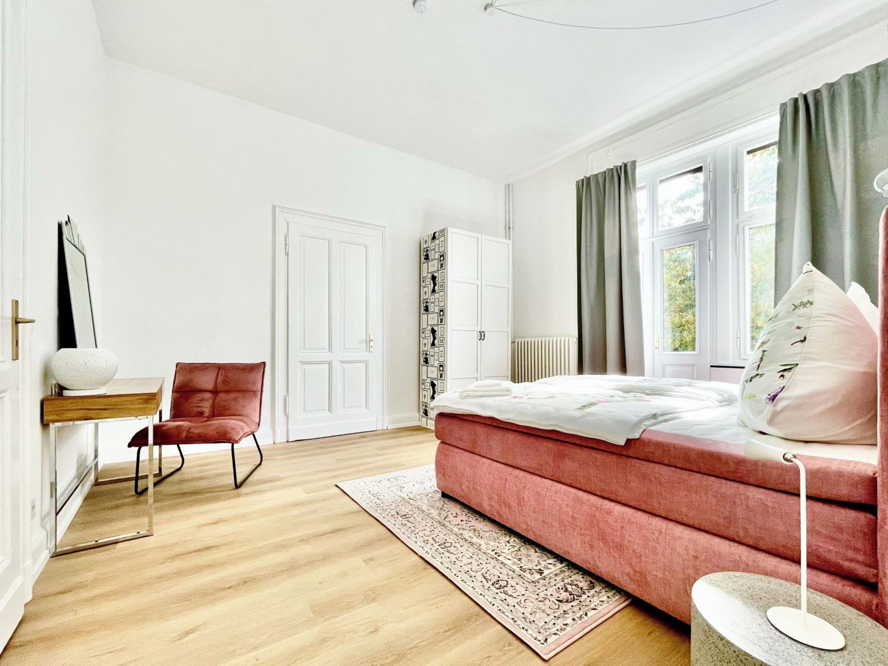 Ferienhaus Villa EMG Velbert nah Düsseldorf Essen Dortmund, Familien Gruppen bis 27 Personen, 3 Küchen, Kaminofen, Terrasse
