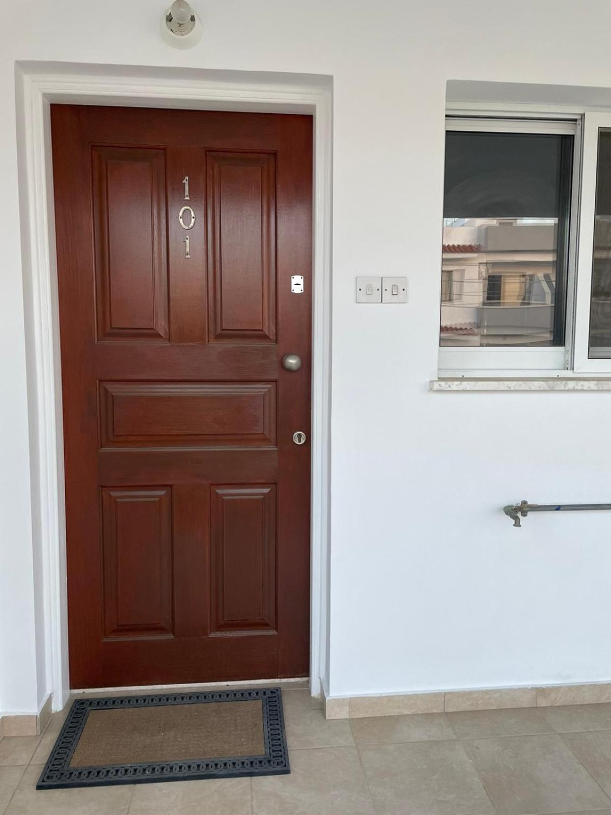 THREE BEDROOMS APT AT MESA CHORIO