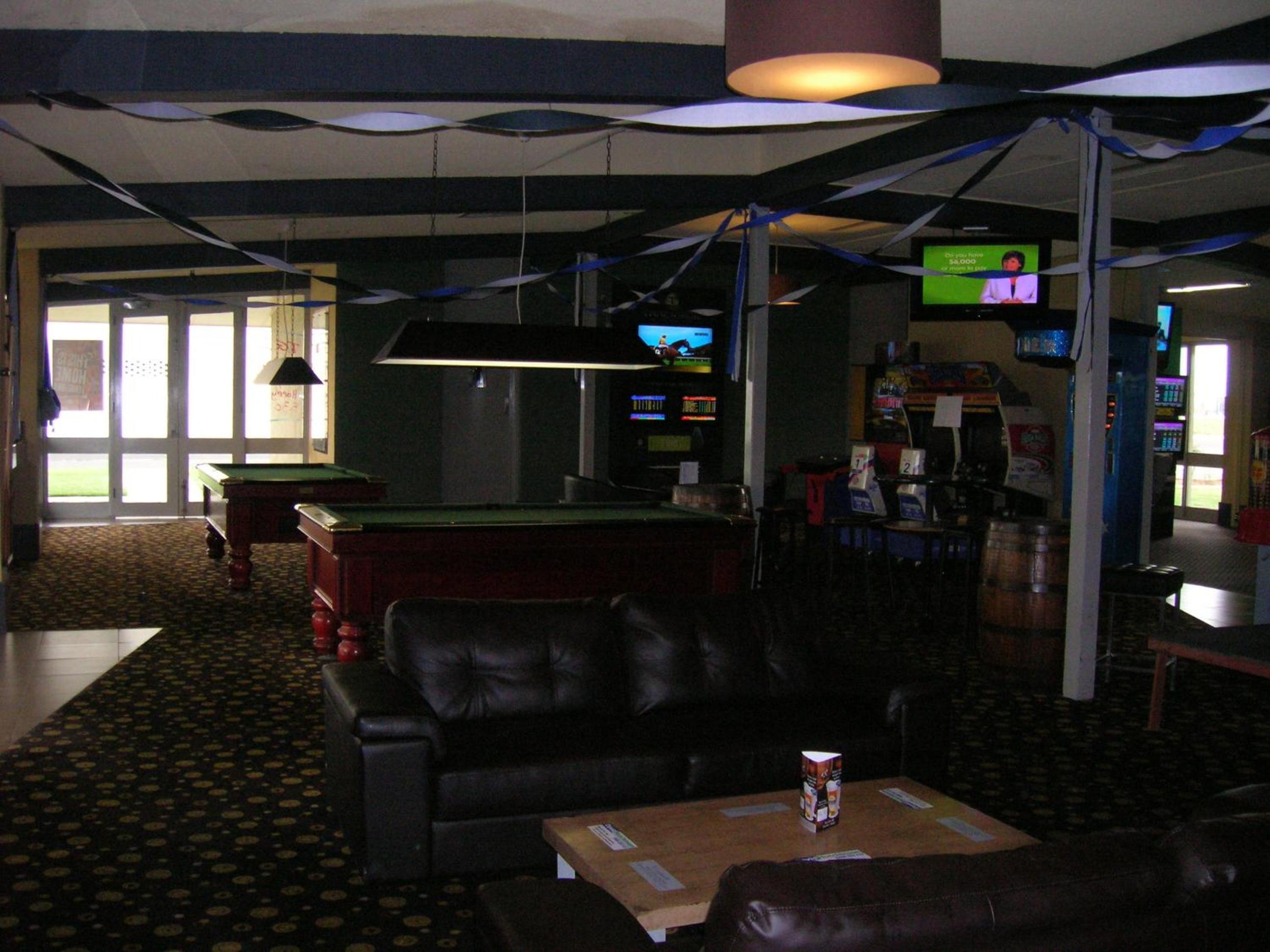 Overlander Hotel Motel