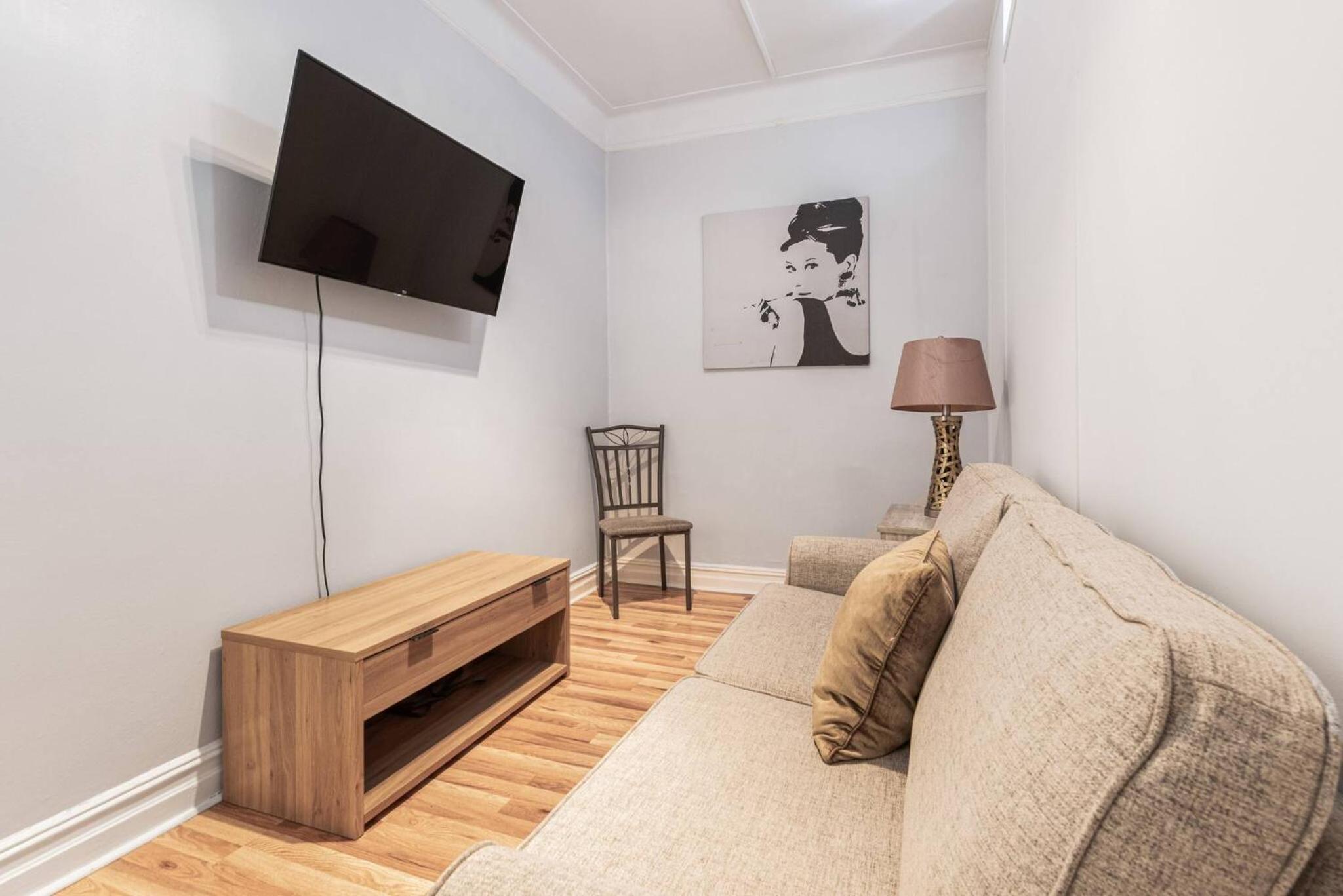 Lovely 2-bedroom Renovated midtown West