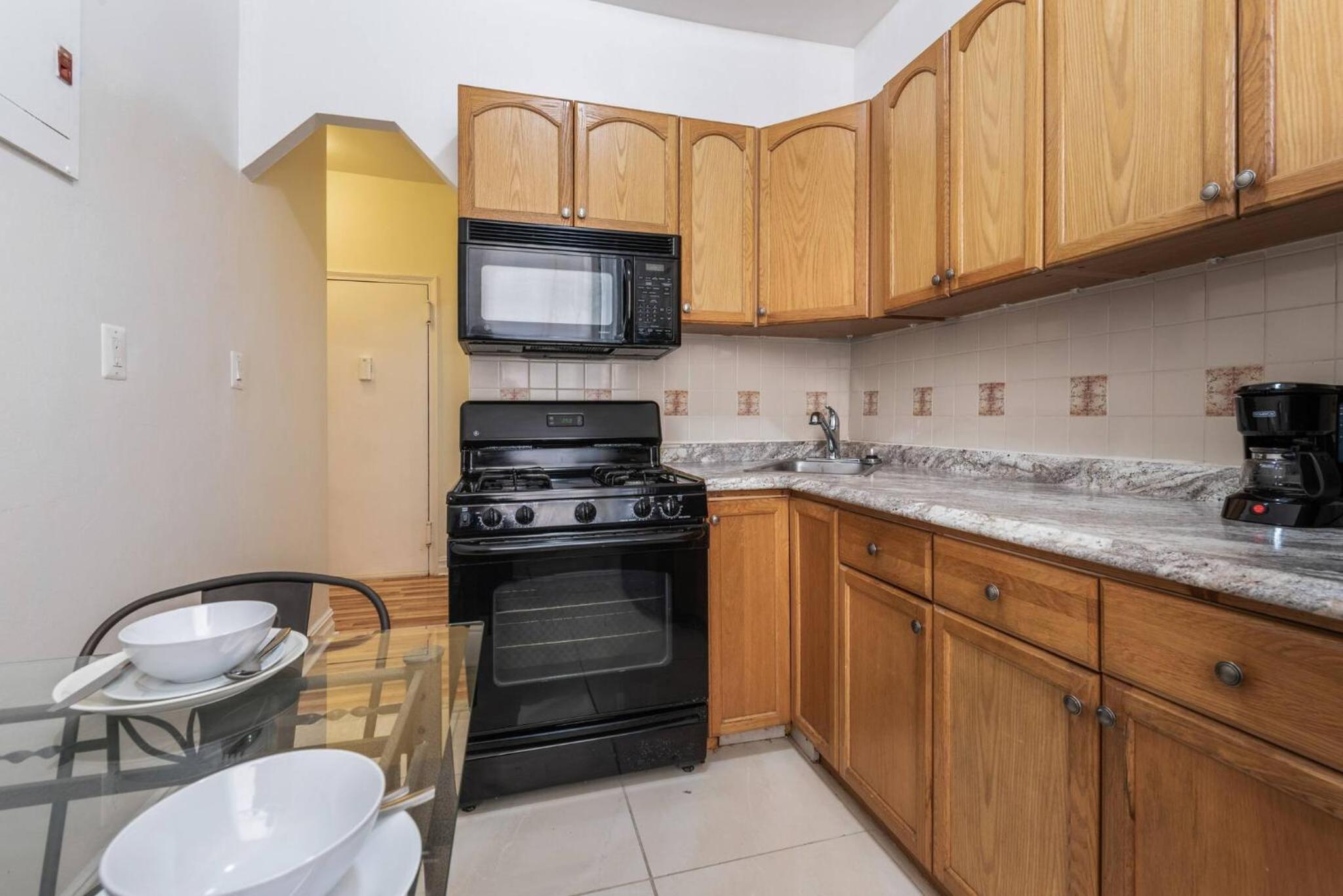 Lovely 2-bedroom Renovated midtown West