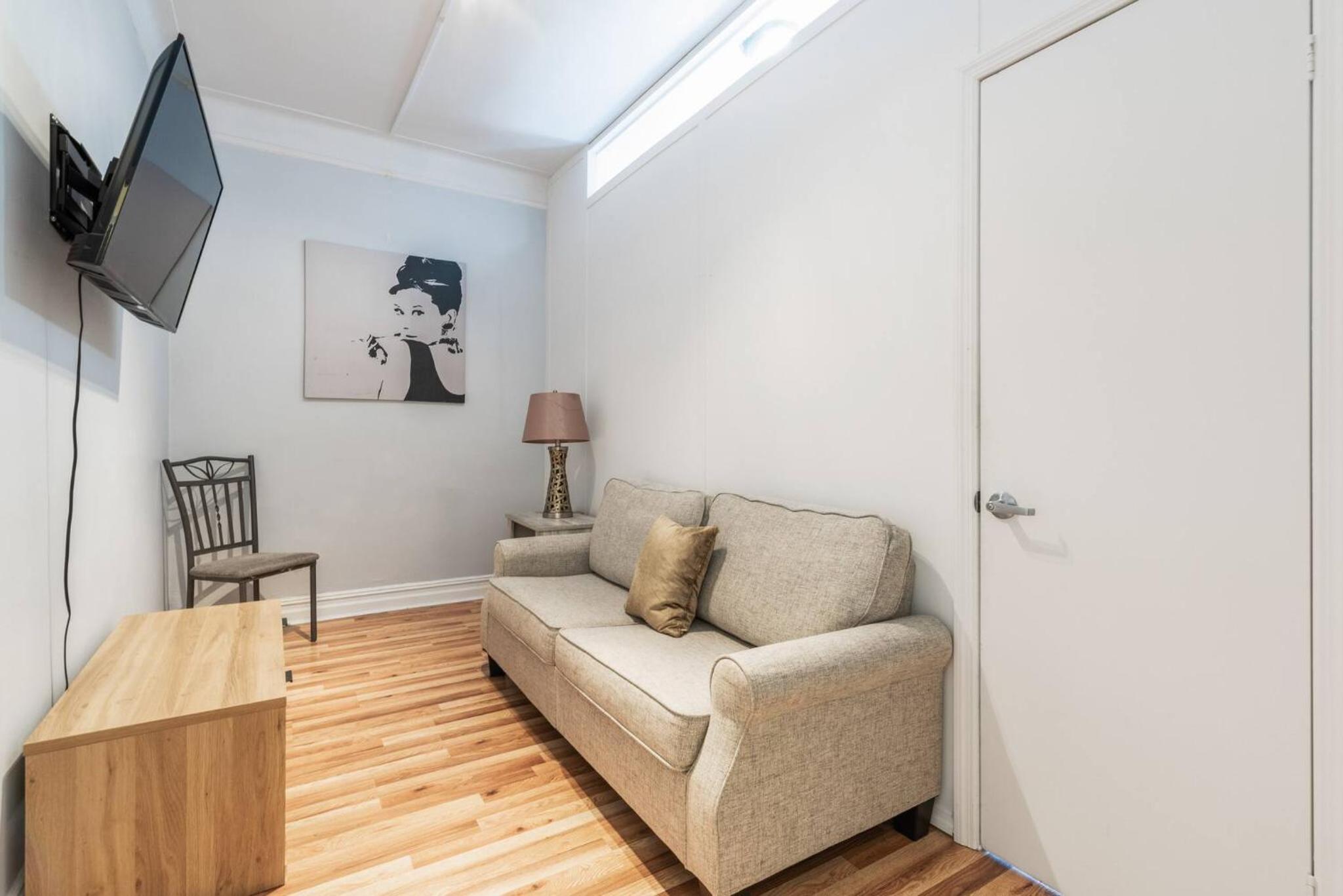 Lovely 2-bedroom Renovated midtown West