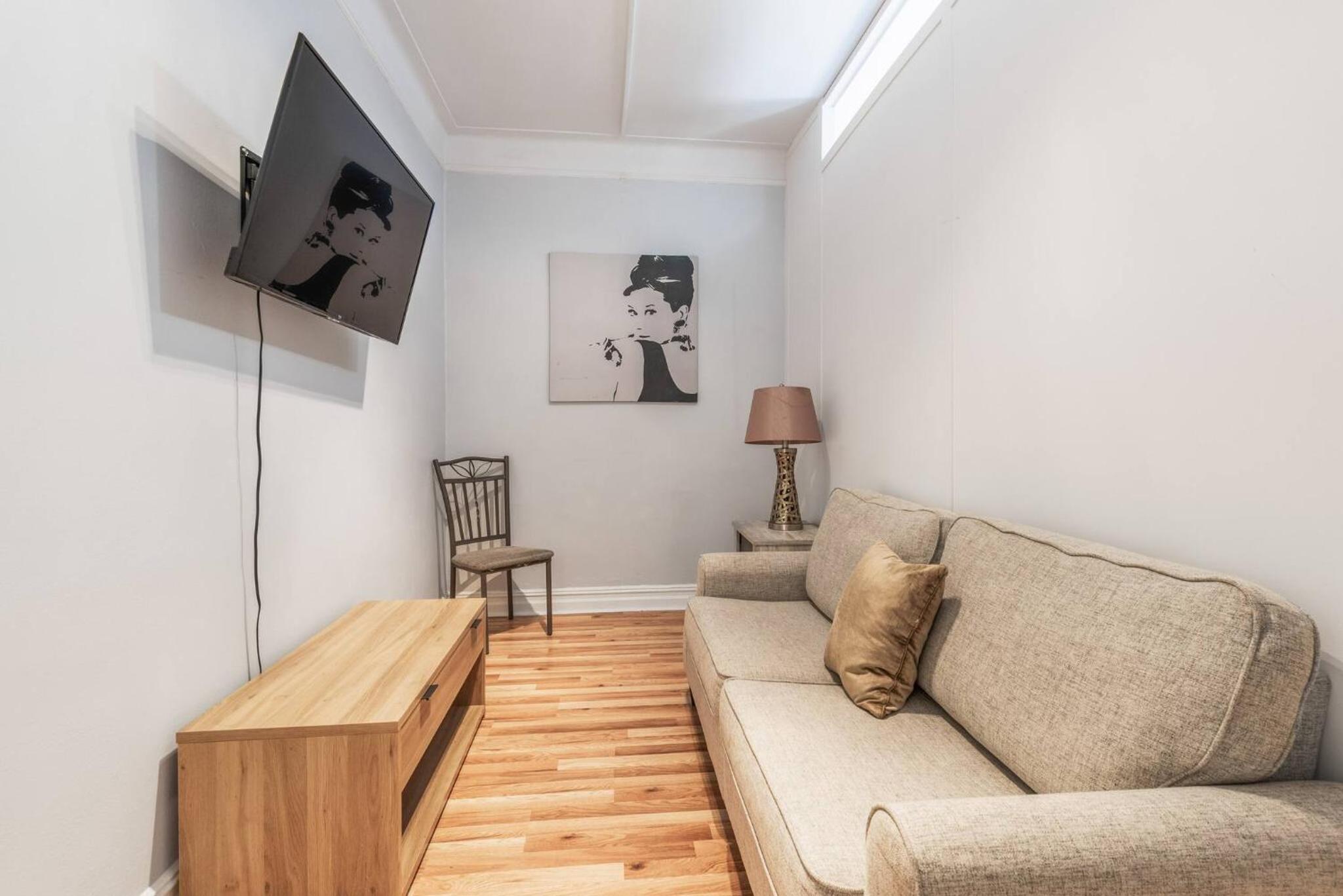 Lovely 2-bedroom Renovated midtown West