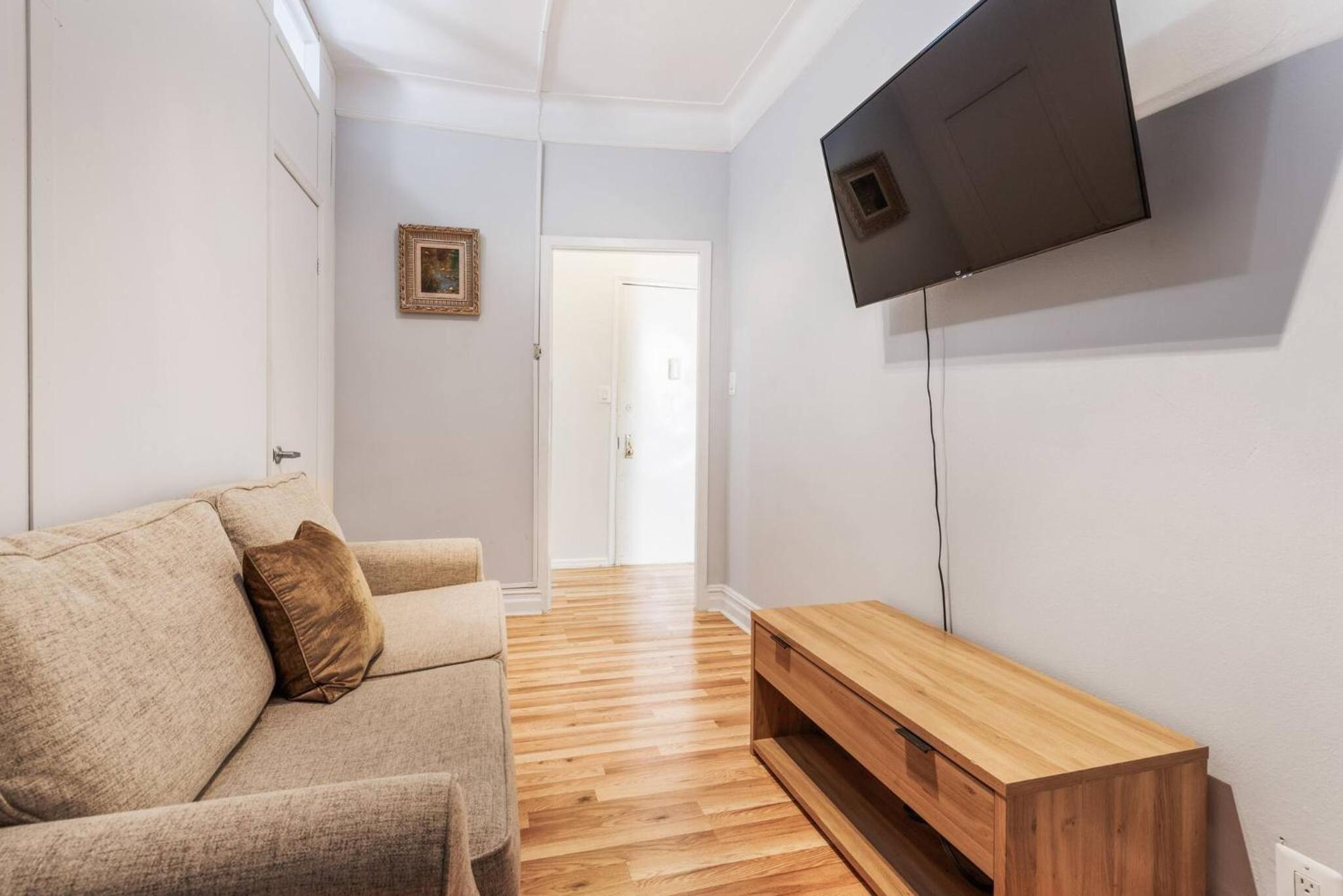 Lovely 2-bedroom Renovated midtown West
