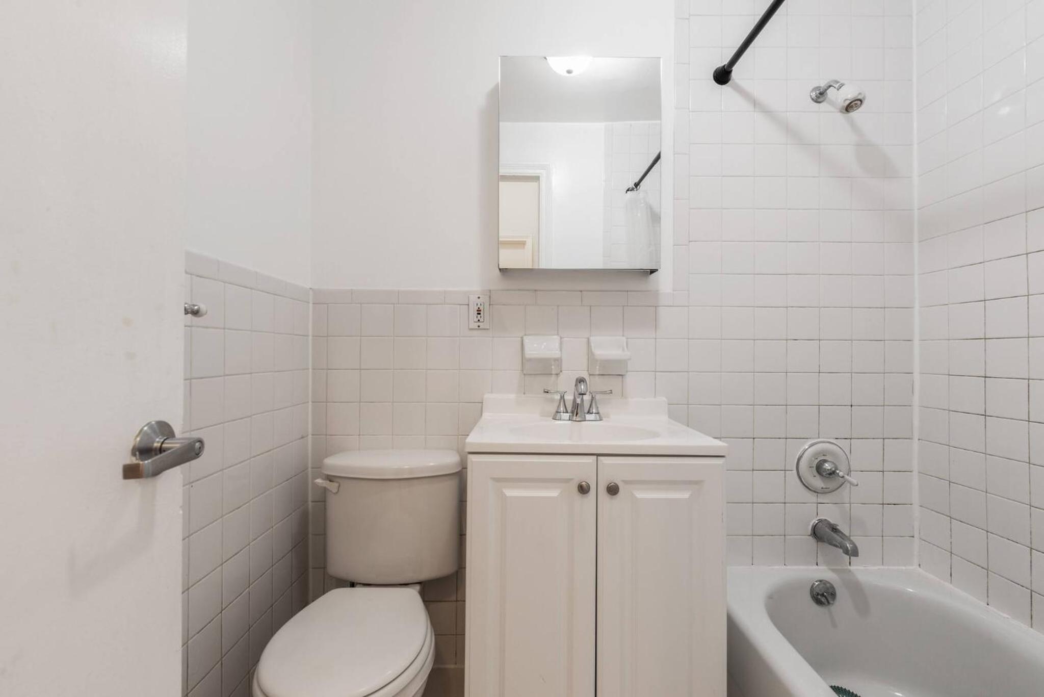 Lovely 2-bedroom Renovated midtown West