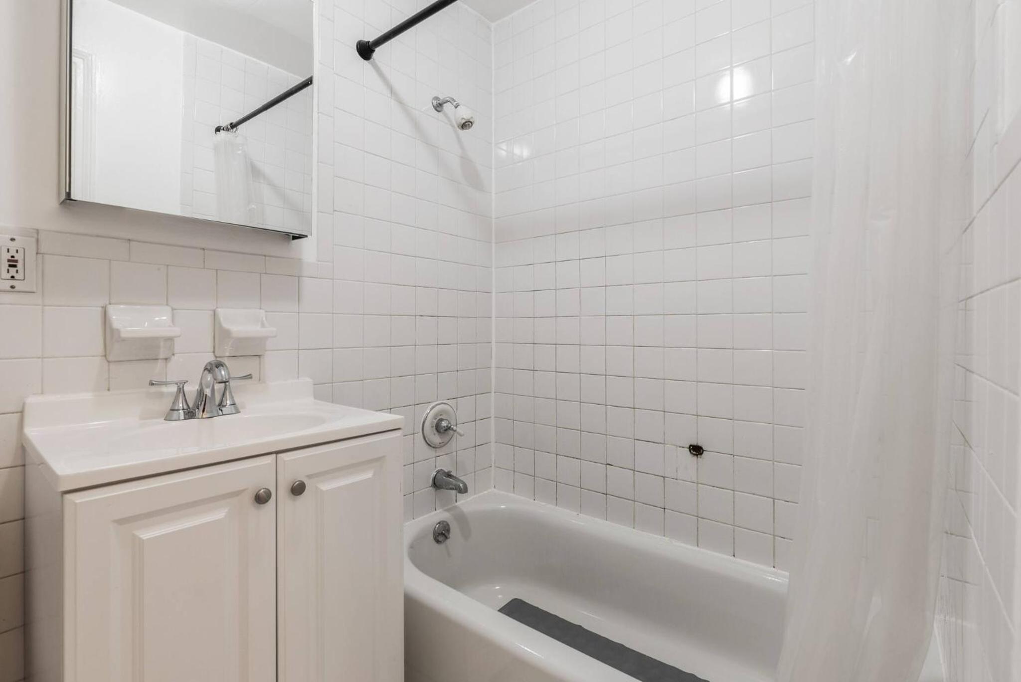 Lovely 2-bedroom Renovated midtown West