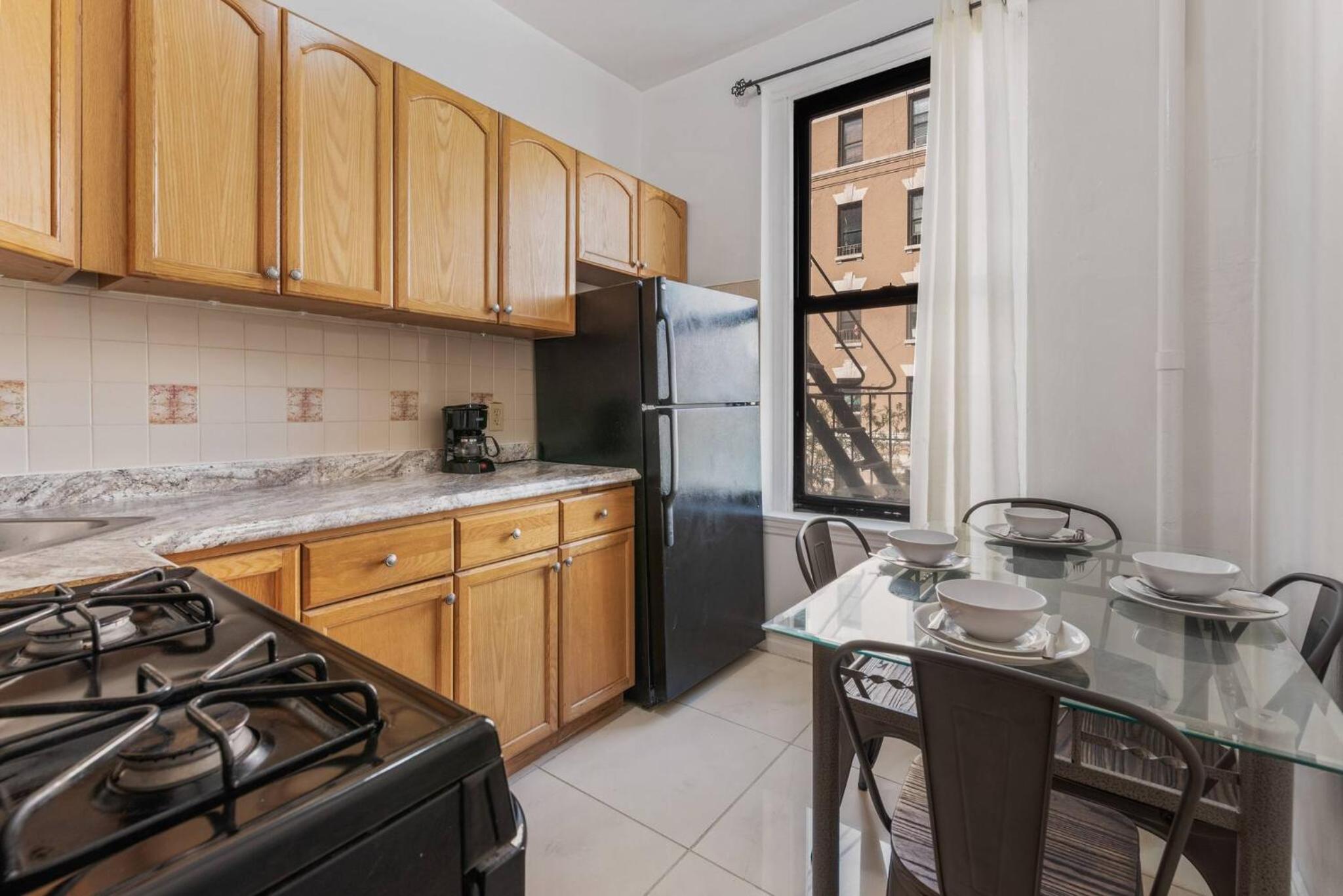 Lovely 2-bedroom Renovated midtown West