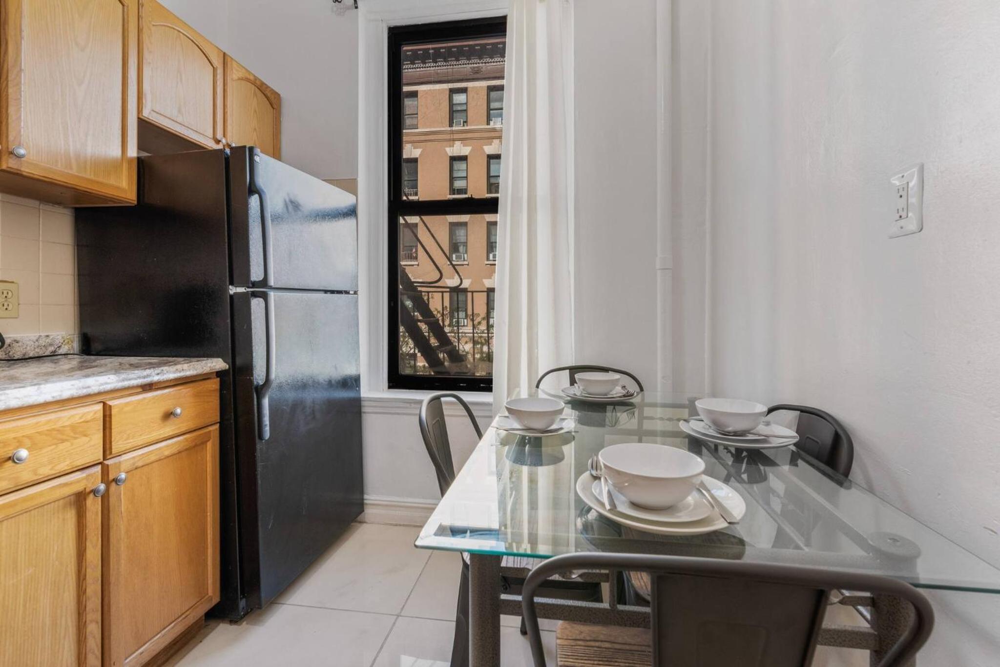 Lovely 2-bedroom Renovated midtown West