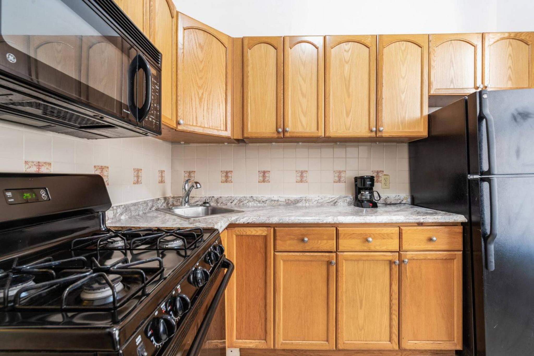 Lovely 2-bedroom Renovated midtown West