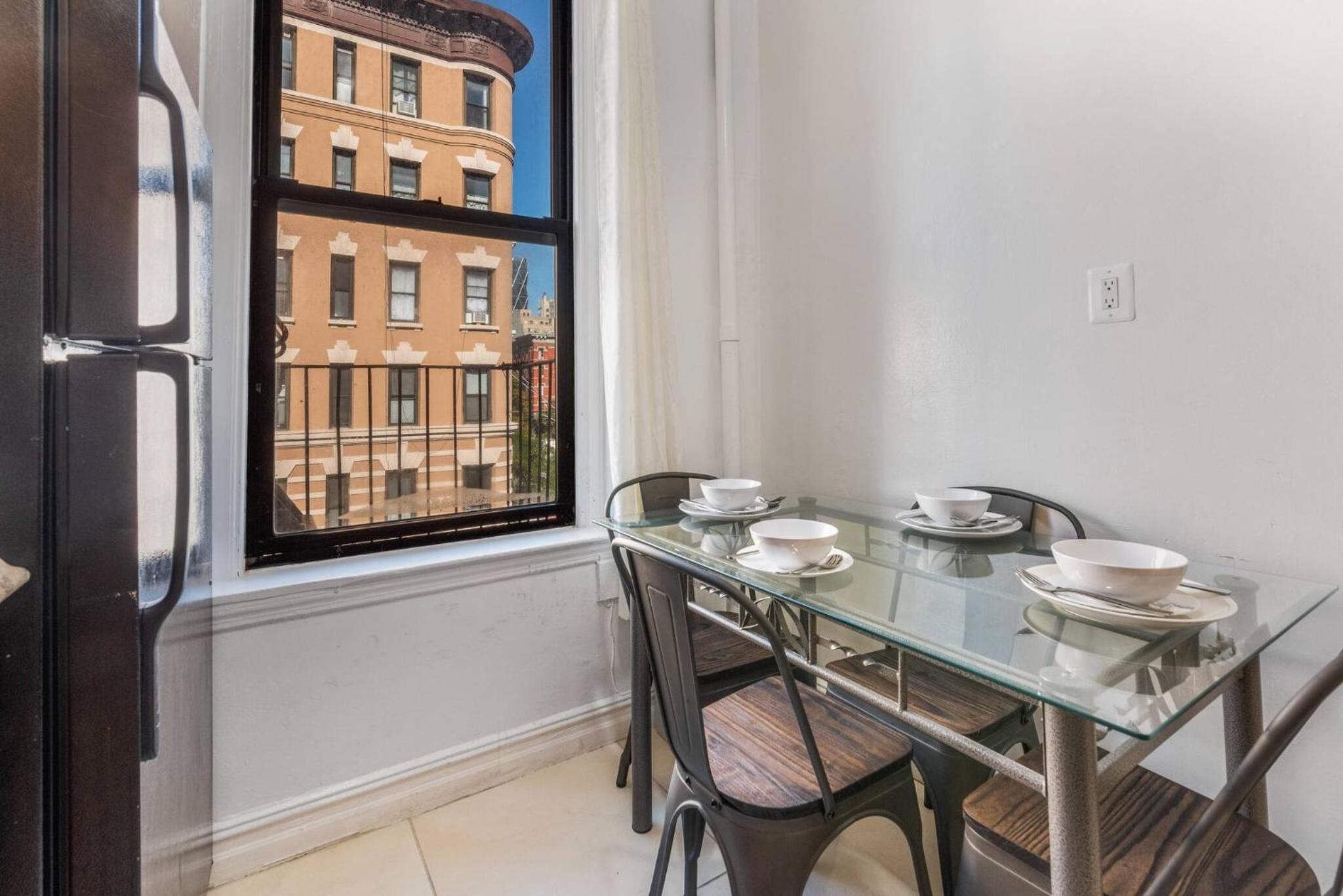 Lovely 2-bedroom Renovated midtown West