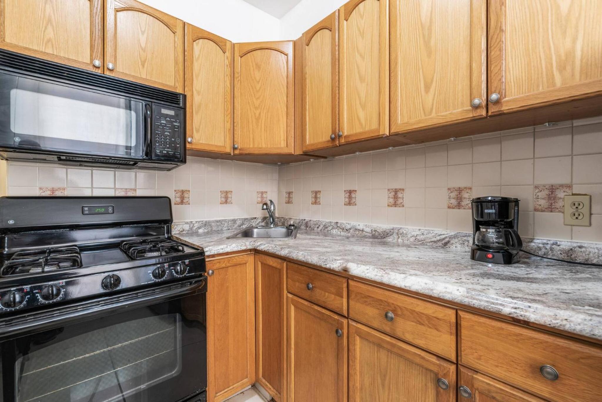 Lovely 2-bedroom Renovated midtown West
