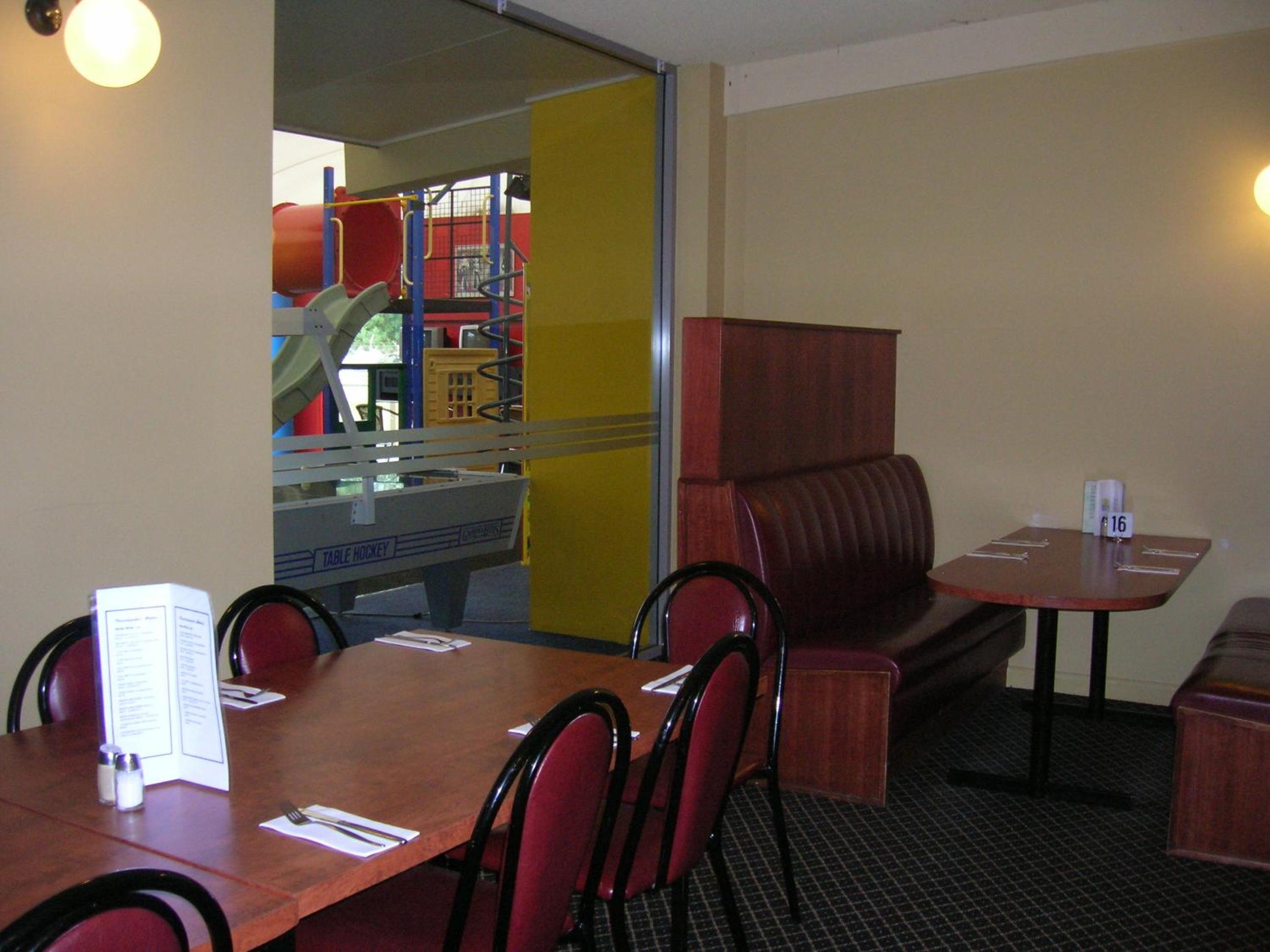 Overlander Hotel Motel
