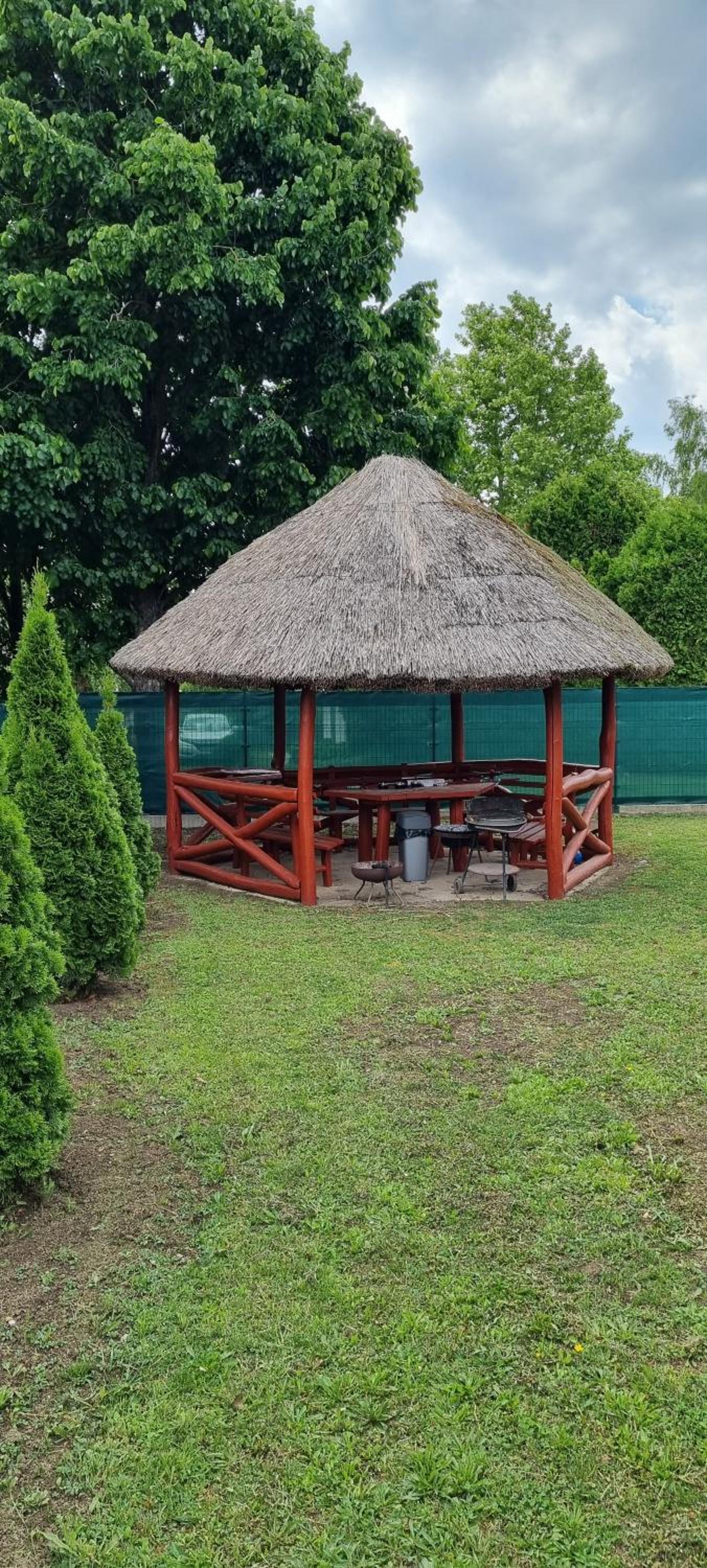 Tisza-Tavi Isteni Vendégház