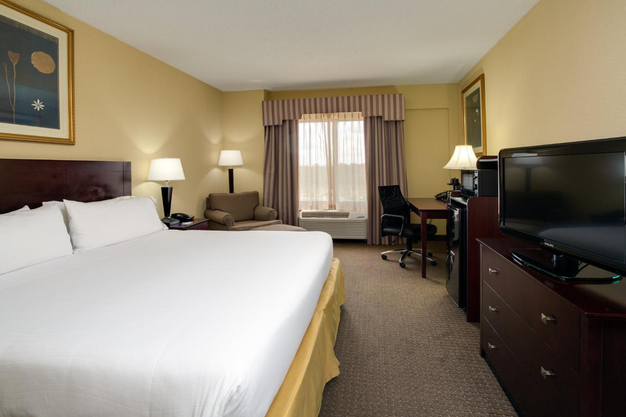 Sebring Vacations - Holiday Inn Express Suites Sebring, an IHG Hotel - Property Image 1