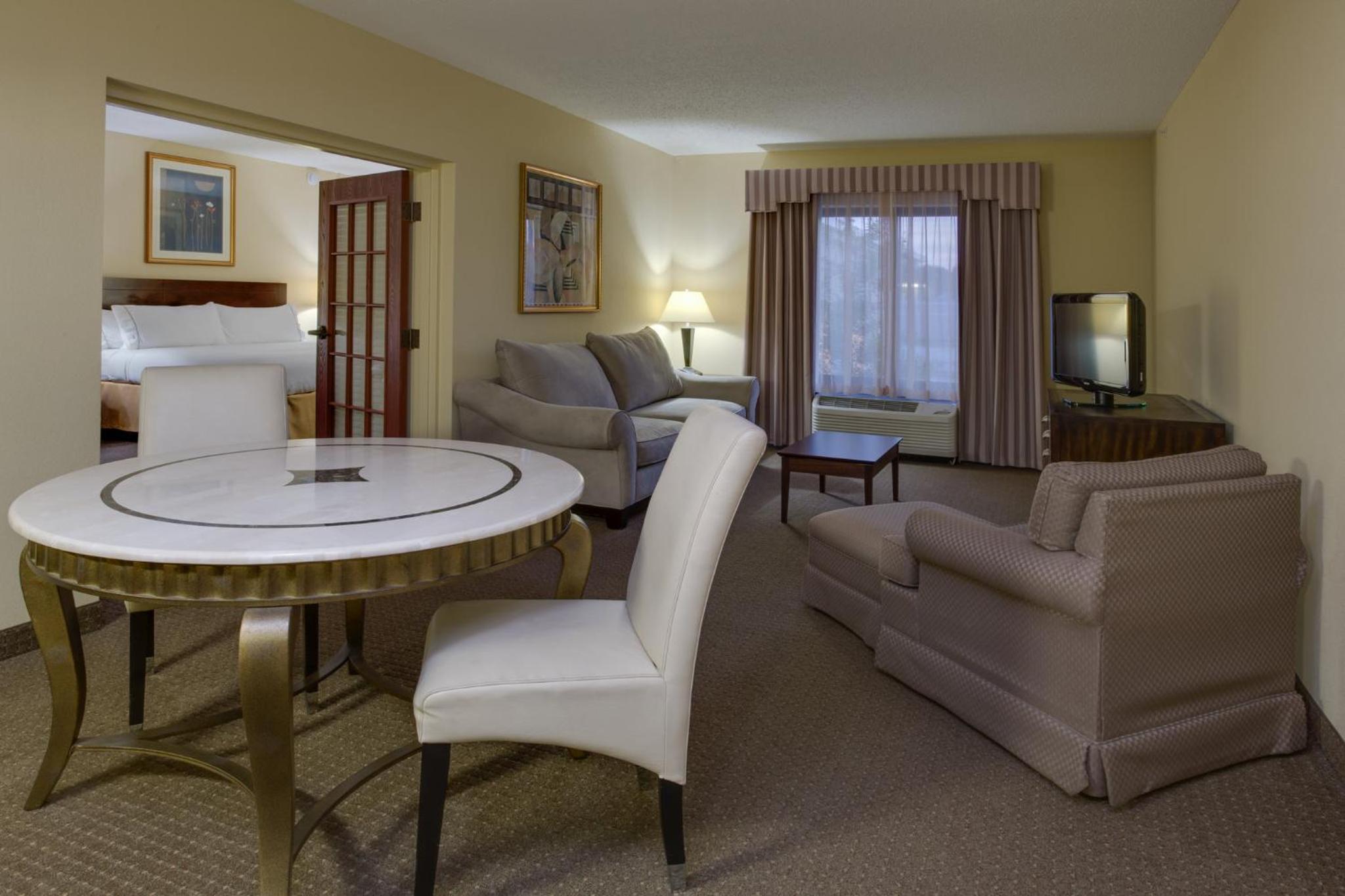 Sebring Vacations - Holiday Inn Express Suites Sebring, an IHG Hotel - Property Image 49