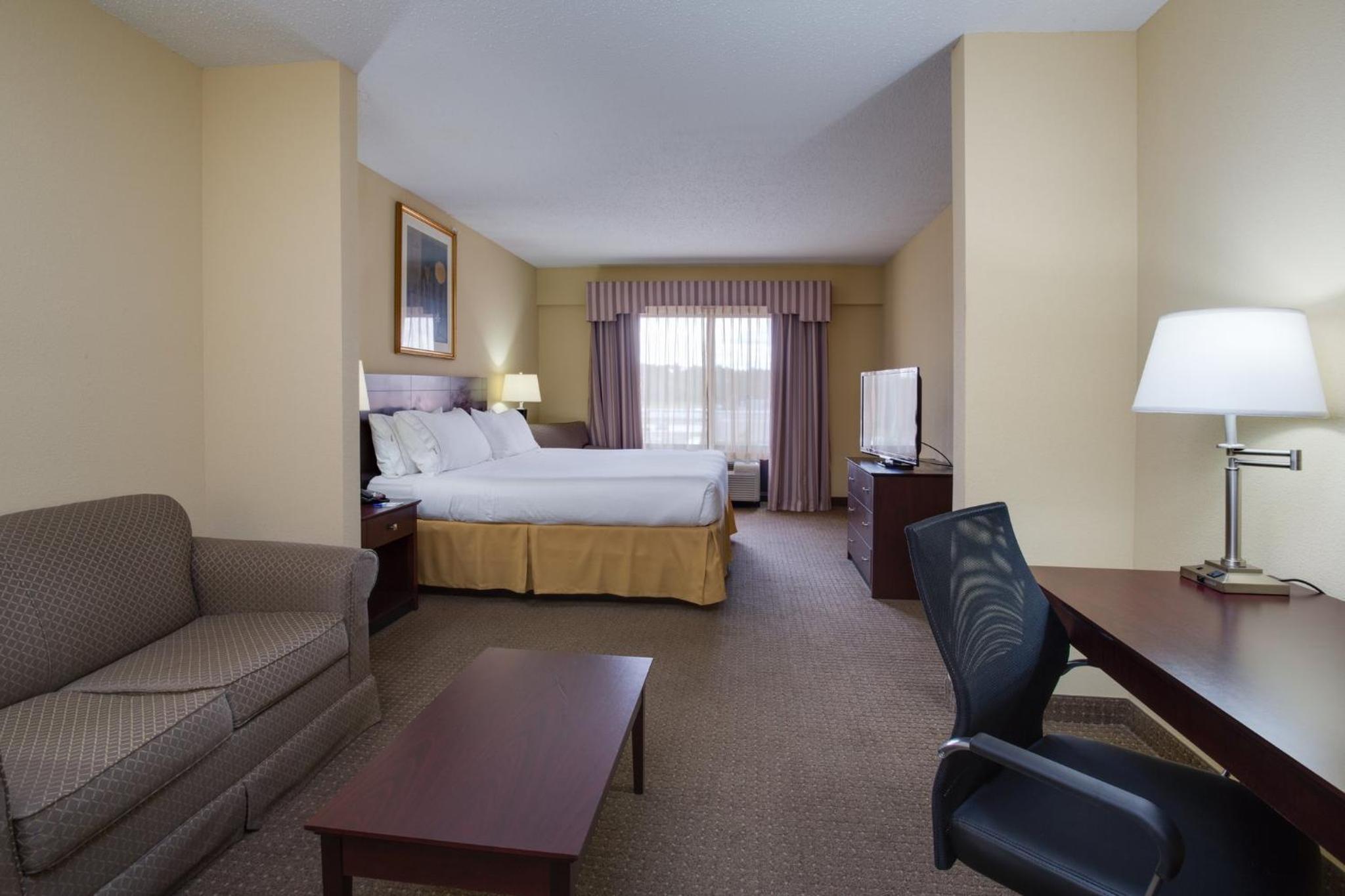Sebring Vacations - Holiday Inn Express Suites Sebring, an IHG Hotel - Property Image 36