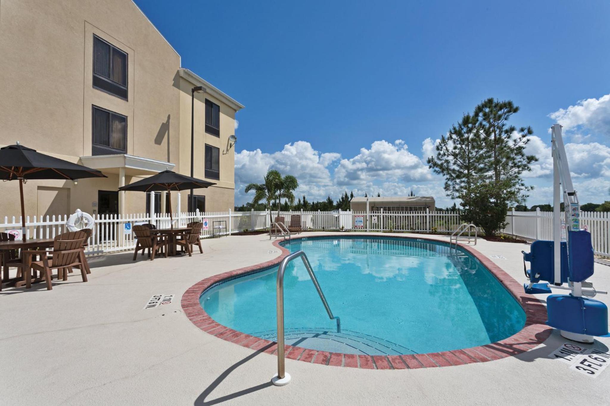 Sebring Vacations - Holiday Inn Express Suites Sebring, an IHG Hotel - Property Image 46