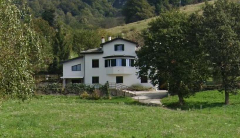 Villa Prada bellezza tra pascoli e lago di Garda